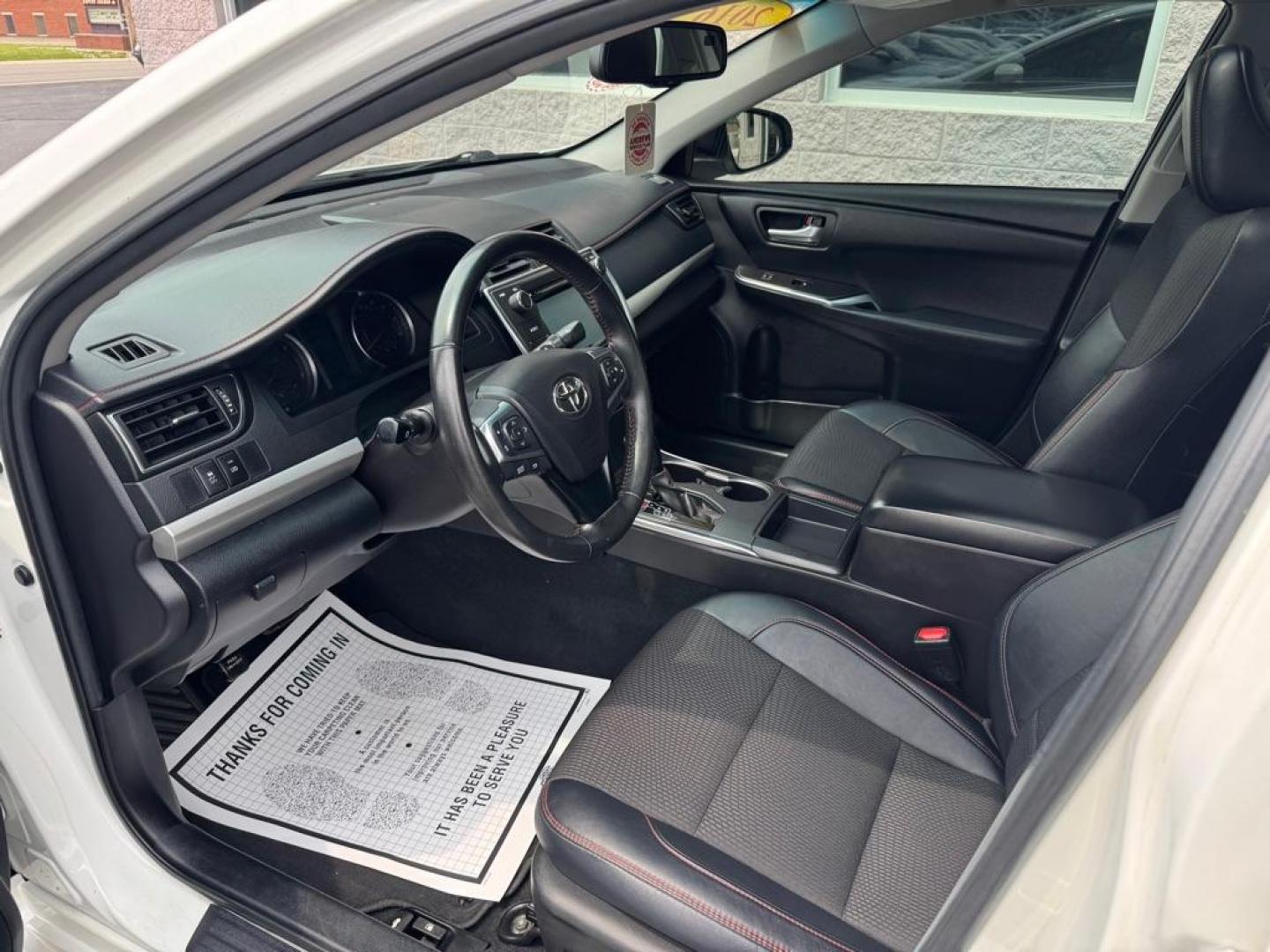 2016 WHITE TOYOTA CAMRY LE (4T1BF1FKXGU) with an 2.5L engine, Automatic transmission, located at 3100 Covert Avenue, Evansville, IN, 47714, (812) 473-4492, 37.955418, -87.512238 - Photo#4