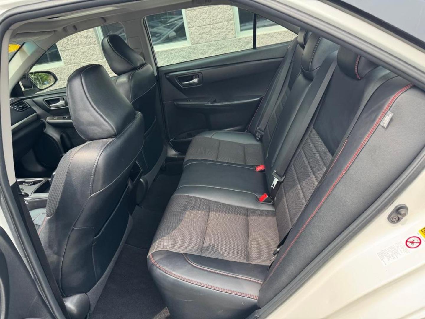 2016 WHITE TOYOTA CAMRY LE (4T1BF1FKXGU) with an 2.5L engine, Automatic transmission, located at 3100 Covert Avenue, Evansville, IN, 47714, (812) 473-4492, 37.955418, -87.512238 - Photo#5