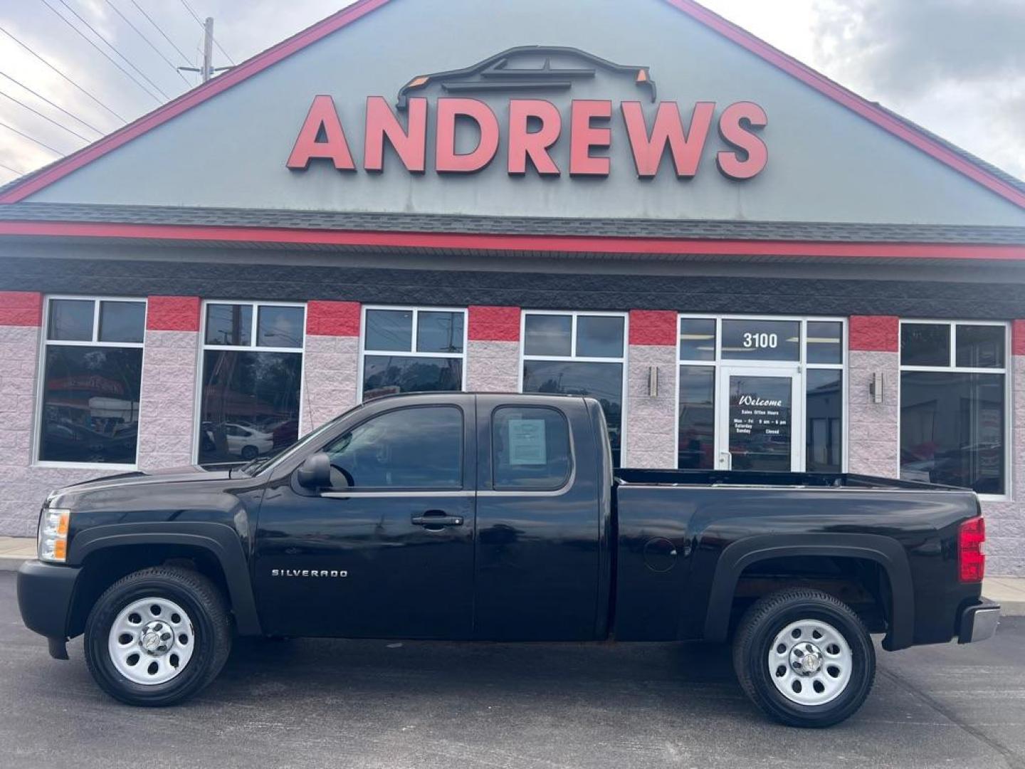 2013 BLACK CHEVROLET SILVERADO 1500 (1GCRCPE08DZ) with an 5.3L engine, Automatic transmission, located at 3100 Covert Avenue, Evansville, IN, 47714, (812) 473-4492, 37.955418, -87.512238 - Photo#0