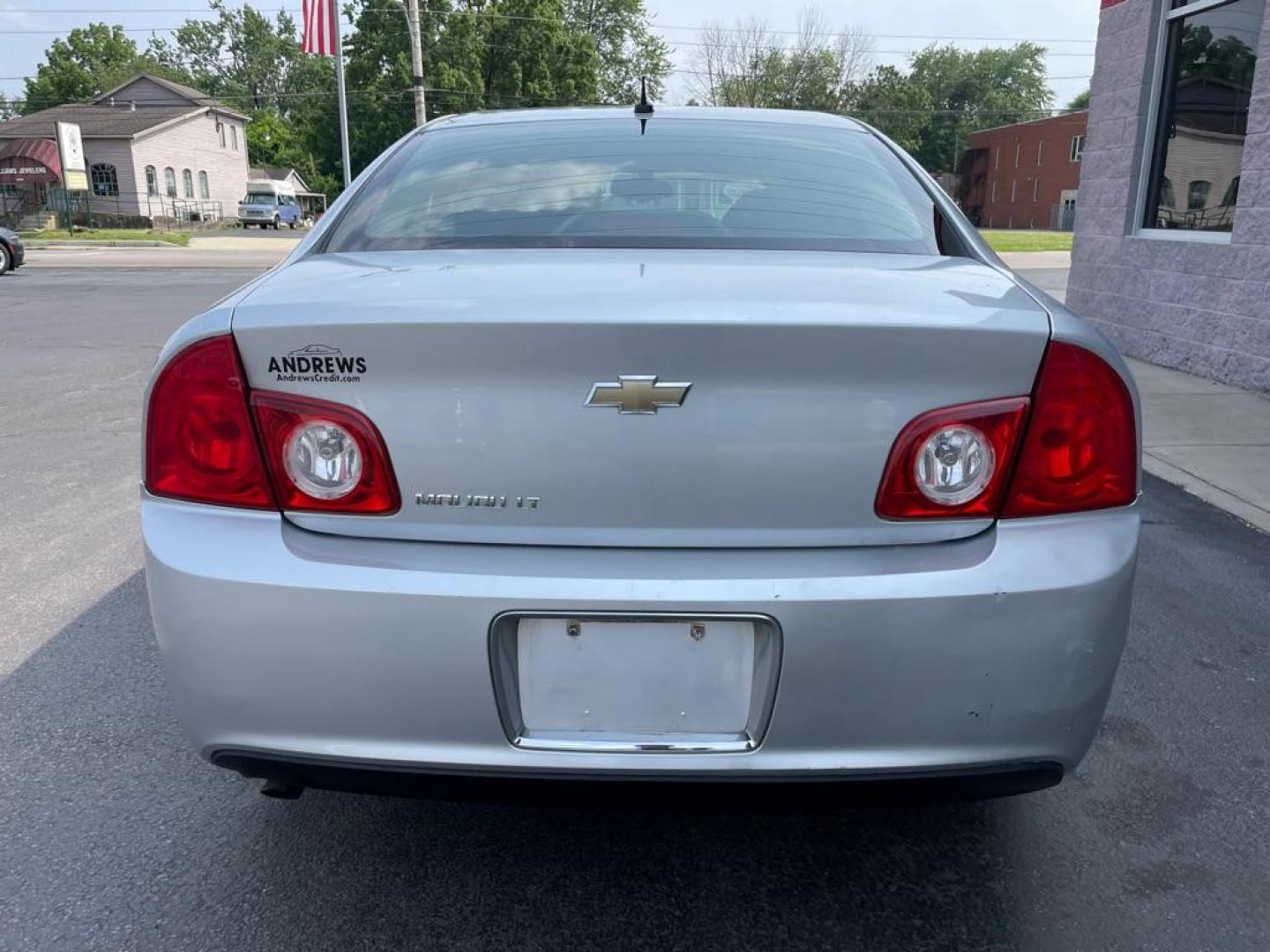 2011 SILVER CHEVROLET MALIBU 1LT (1G1ZC5E14BF) with an 2.4L engine, Automatic transmission, located at 3100 Covert Avenue, Evansville, IN, 47714, (812) 473-4492, 37.955418, -87.512238 - Photo#3