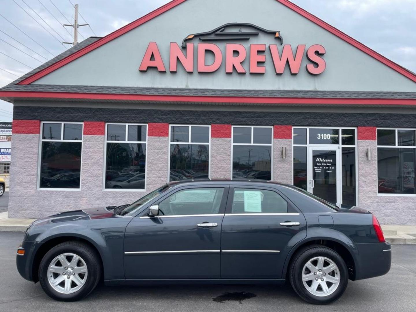 2007 BLUE CHRYSLER 300 TOURING (2C3KA53G57H) with an 3.5L engine, Automatic transmission, located at 3100 Covert Avenue, Evansville, IN, 47714, (812) 473-4492, 37.955418, -87.512238 - Photo#0