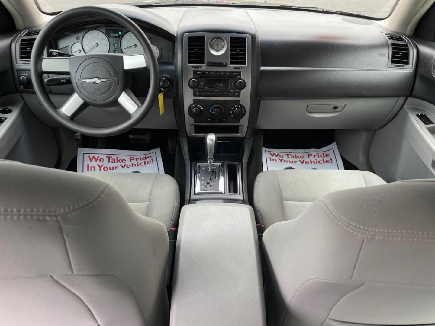 2007 BLUE CHRYSLER 300 TOURING (2C3KA53G57H) with an 3.5L engine, Automatic transmission, located at 3100 Covert Avenue, Evansville, IN, 47714, (812) 473-4492, 37.955418, -87.512238 - Photo#4