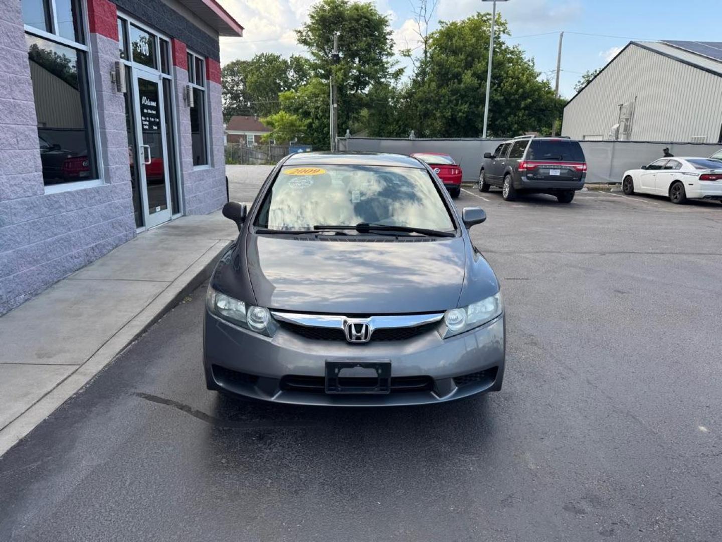 2009 GRAY HONDA CIVIC LX (19XFA16589E) with an 1.8L engine, Automatic transmission, located at 3100 Covert Avenue, Evansville, IN, 47714, (812) 473-4492, 37.955418, -87.512238 - Photo#1