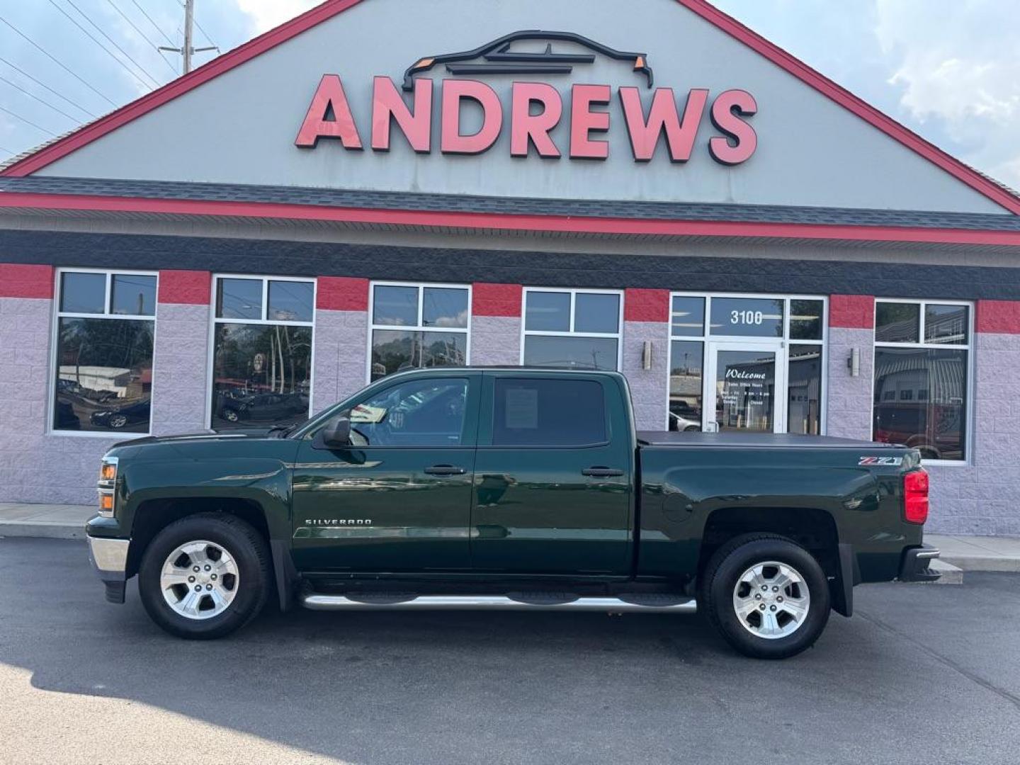 2014 GREEN CHEVROLET SILVERADO 1500 LT (3GCUKRECXEG) with an 5.3L engine, Automatic transmission, located at 3100 Covert Avenue, Evansville, IN, 47714, (812) 473-4492, 37.955418, -87.512238 - Photo#0