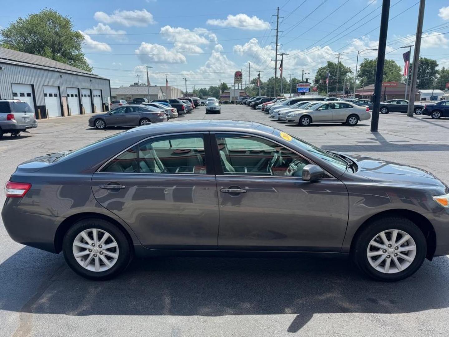 2010 GRAY TOYOTA CAMRY XLE (4T4BF3EKXAR) with an 2.5L engine, Automatic transmission, located at 3100 Covert Avenue, Evansville, IN, 47714, (812) 473-4492, 37.955418, -87.512238 - Photo#2