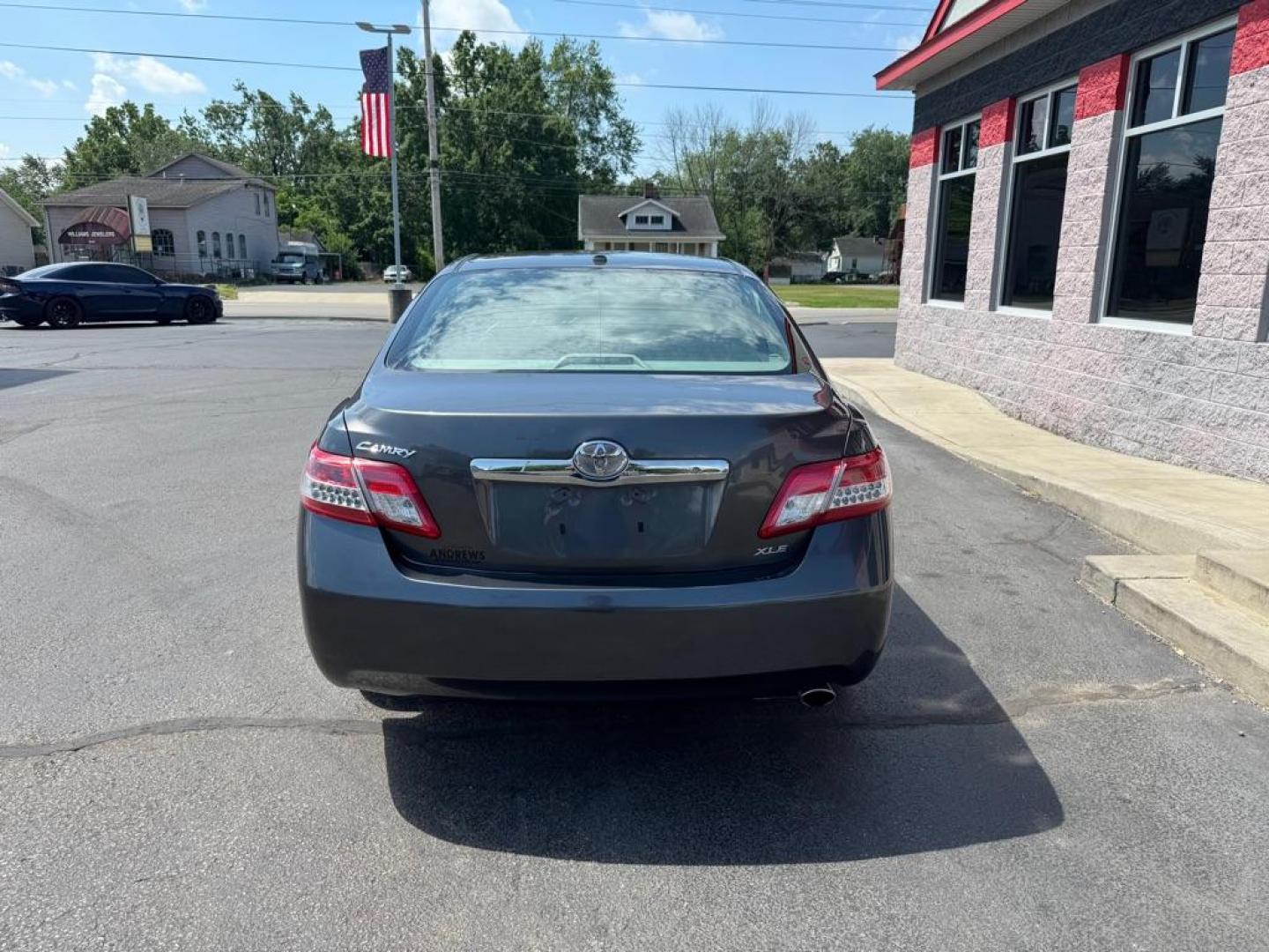 2010 GRAY TOYOTA CAMRY XLE (4T4BF3EKXAR) with an 2.5L engine, Automatic transmission, located at 3100 Covert Avenue, Evansville, IN, 47714, (812) 473-4492, 37.955418, -87.512238 - Photo#3