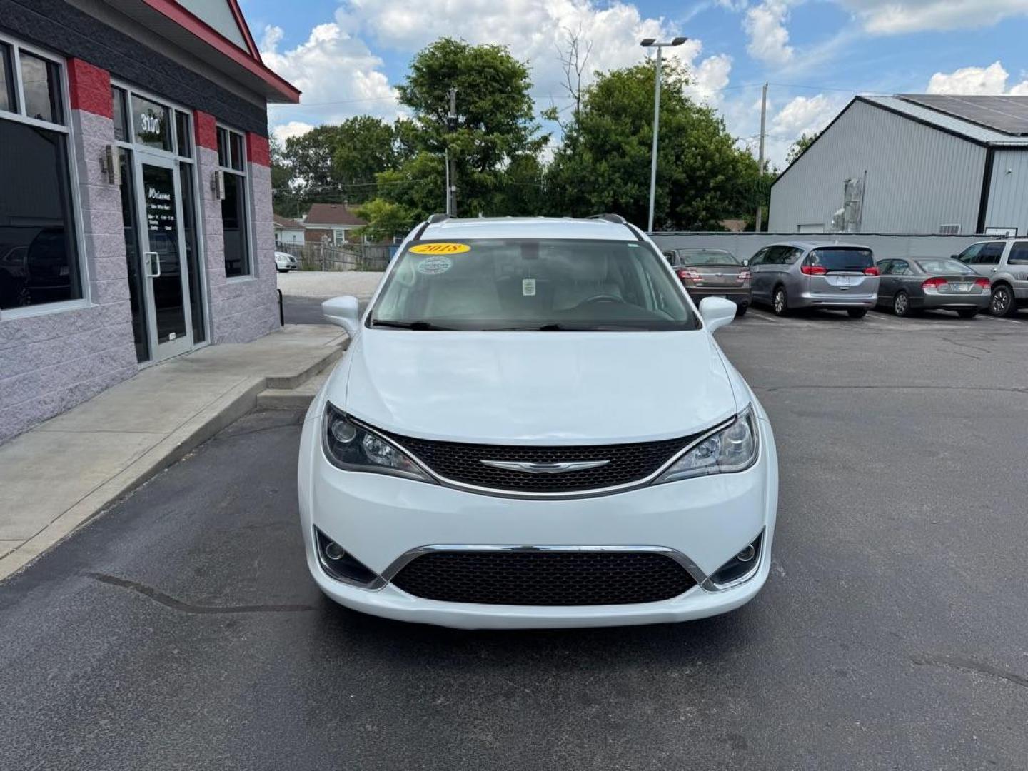 2018 WHITE CHRYSLER PACIFICA TOURING L (2C4RC1BGXJR) with an 3.6L engine, Automatic transmission, located at 3100 Covert Avenue, Evansville, IN, 47714, (812) 473-4492, 37.955418, -87.512238 - Photo#1