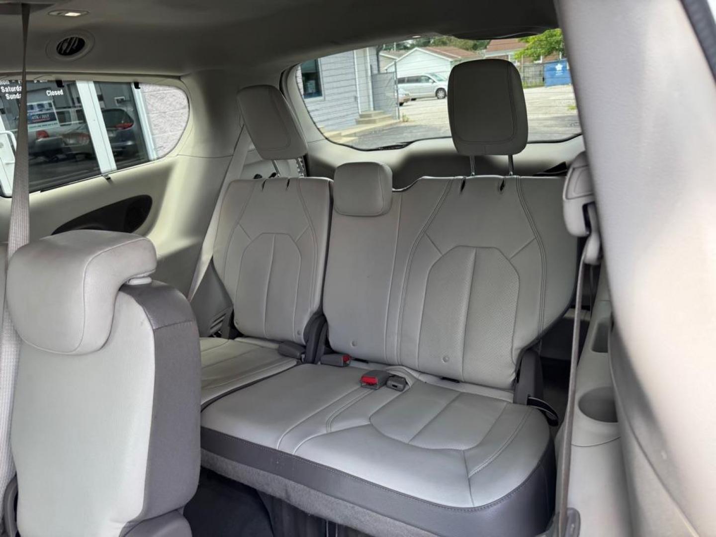 2018 WHITE CHRYSLER PACIFICA TOURING L (2C4RC1BGXJR) with an 3.6L engine, Automatic transmission, located at 3100 Covert Avenue, Evansville, IN, 47714, (812) 473-4492, 37.955418, -87.512238 - Photo#6