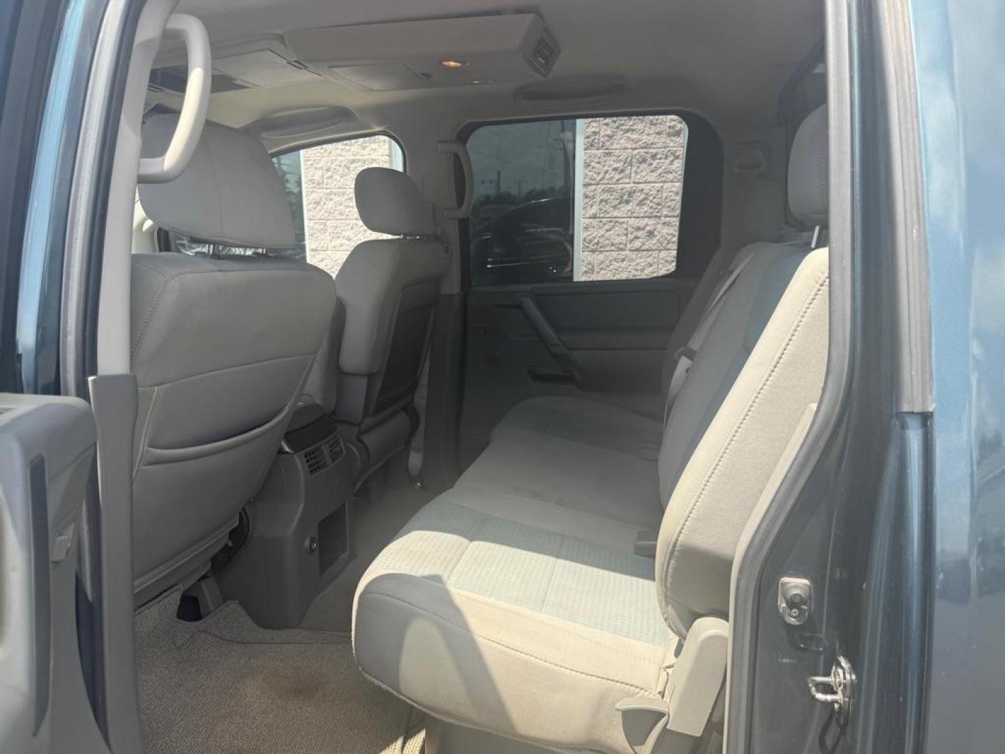 2007 GREEN NISSAN TITAN XE (1N6AA07B47N) with an 5.6L engine, Automatic transmission, located at 3100 Covert Avenue, Evansville, IN, 47714, (812) 473-4492, 37.955418, -87.512238 - Photo#5