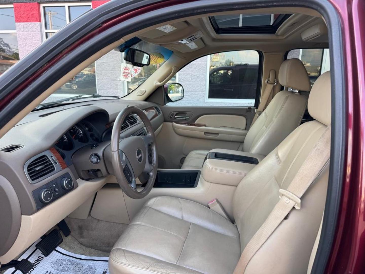 2008 RED GMC YUKON SLT (1GKFK130X8R) with an 5.3L engine, Automatic transmission, located at 3100 Covert Avenue, Evansville, IN, 47714, (812) 473-4492, 37.955418, -87.512238 - Photo#4
