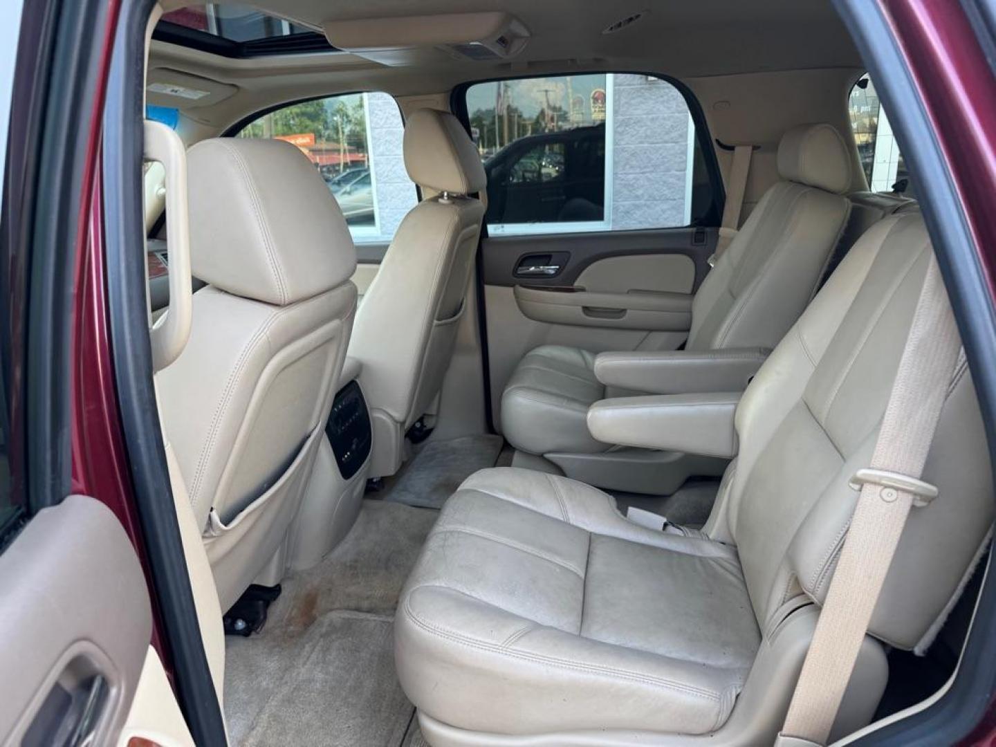 2008 RED GMC YUKON SLT (1GKFK130X8R) with an 5.3L engine, Automatic transmission, located at 3100 Covert Avenue, Evansville, IN, 47714, (812) 473-4492, 37.955418, -87.512238 - Photo#5