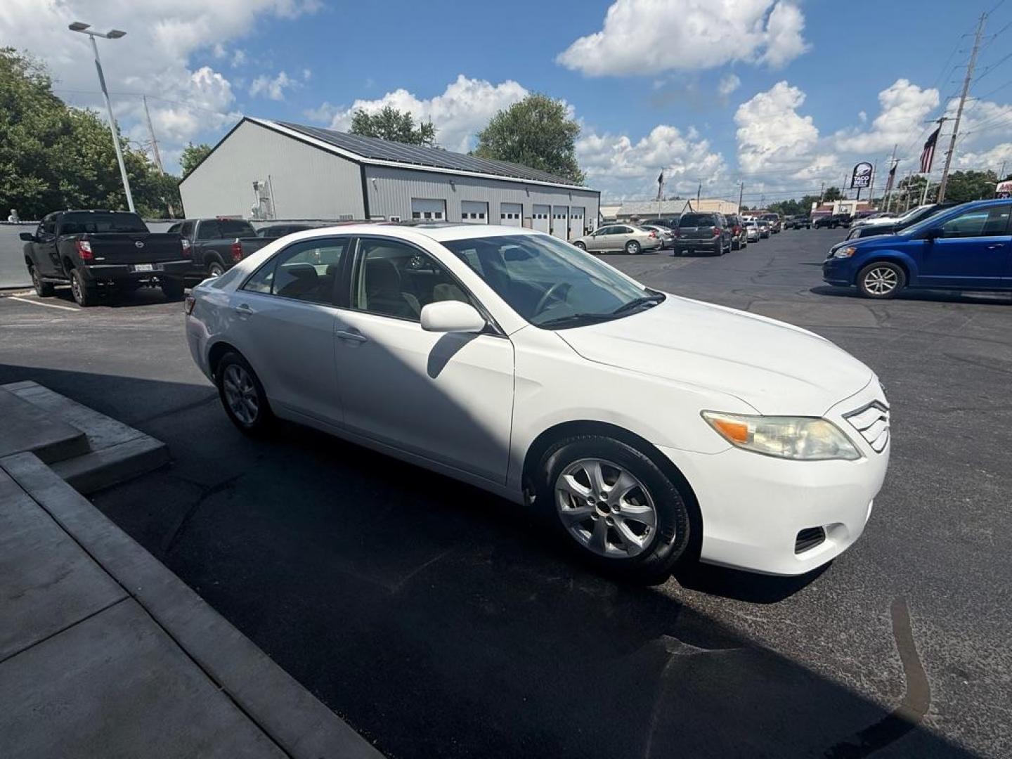 2011 WHITE TOYOTA CAMRY LE (4T4BF3EK9BR) with an 2.5L engine, Automatic transmission, located at 3100 Covert Avenue, Evansville, IN, 47714, (812) 473-4492, 37.955418, -87.512238 - Photo#2