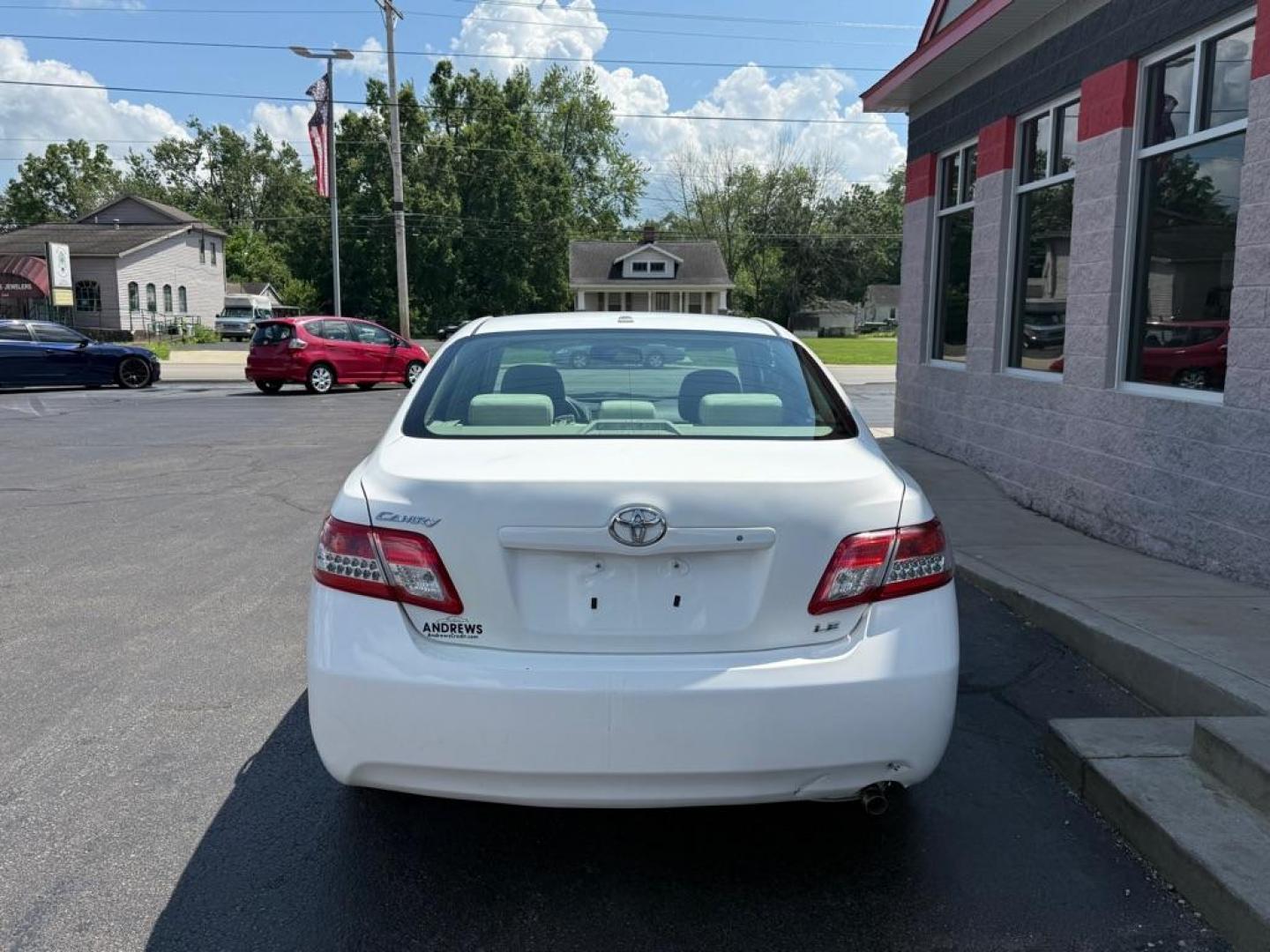 2011 WHITE TOYOTA CAMRY LE (4T4BF3EK9BR) with an 2.5L engine, Automatic transmission, located at 3100 Covert Avenue, Evansville, IN, 47714, (812) 473-4492, 37.955418, -87.512238 - Photo#3
