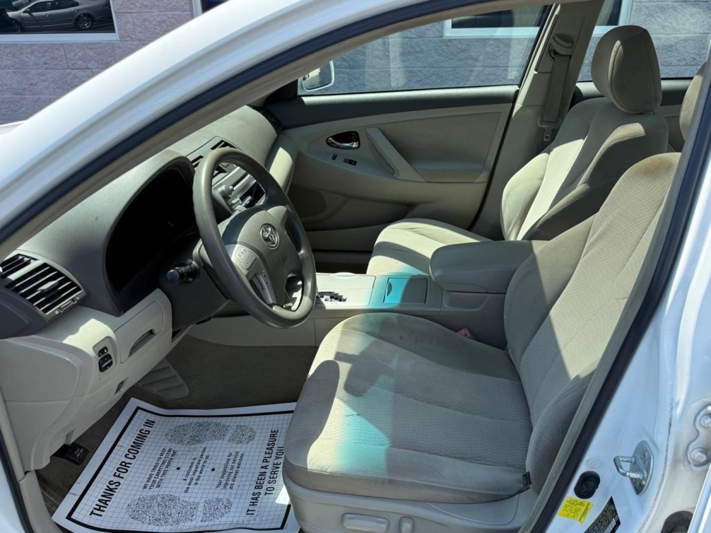 2011 WHITE TOYOTA CAMRY LE (4T4BF3EK9BR) with an 2.5L engine, Automatic transmission, located at 3100 Covert Avenue, Evansville, IN, 47714, (812) 473-4492, 37.955418, -87.512238 - Photo#5