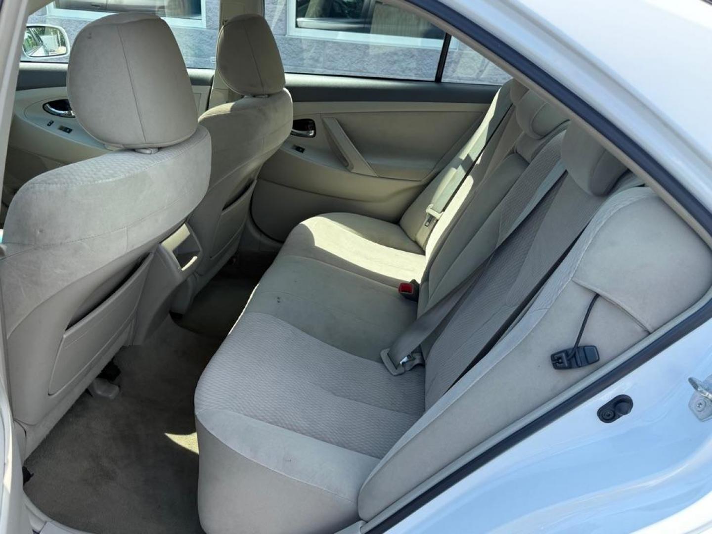 2011 WHITE TOYOTA CAMRY LE (4T4BF3EK9BR) with an 2.5L engine, Automatic transmission, located at 3100 Covert Avenue, Evansville, IN, 47714, (812) 473-4492, 37.955418, -87.512238 - Photo#6