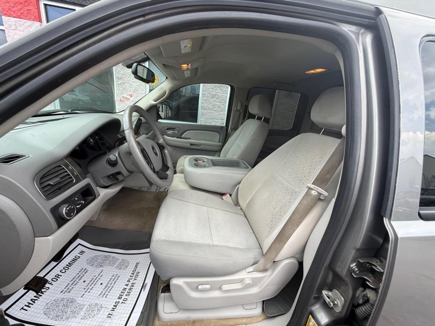 2007 GRAY CHEVROLET AVALANCHE LS 1500 (3GNEC12J07G) with an 5.3L engine, Automatic transmission, located at 3100 Covert Avenue, Evansville, IN, 47714, (812) 473-4492, 37.955418, -87.512238 - Photo#5