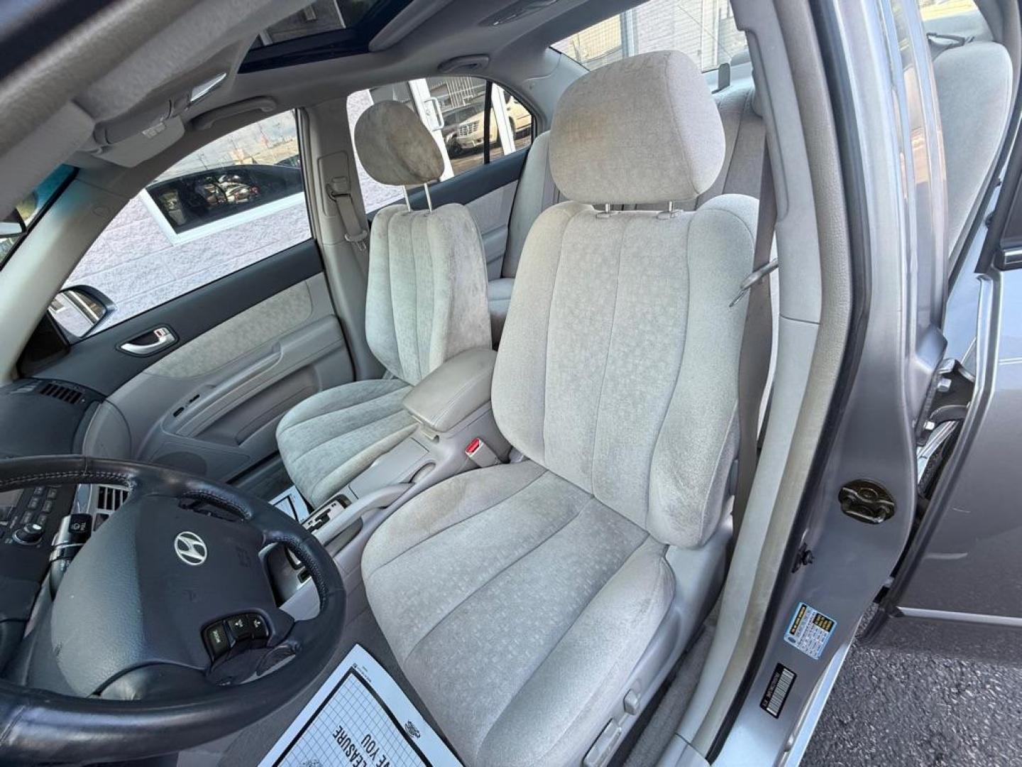 2007 SILVER HYUNDAI SONATA GLS (5NPET46C27H) with an 2.4L engine, Automatic transmission, located at 3100 Covert Avenue, Evansville, IN, 47714, (812) 473-4492, 37.955418, -87.512238 - Photo#6