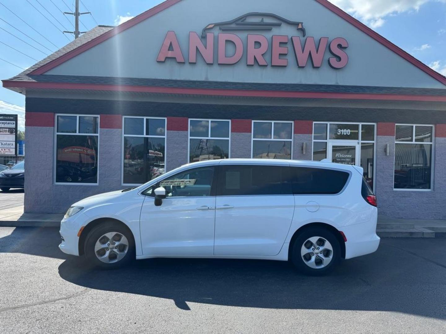 2017 WHITE CHRYSLER PACIFICA LX (2C4RC1CG1HR) with an 3.6L engine, Automatic transmission, located at 3100 Covert Avenue, Evansville, IN, 47714, (812) 473-4492, 37.955418, -87.512238 - Photo#0