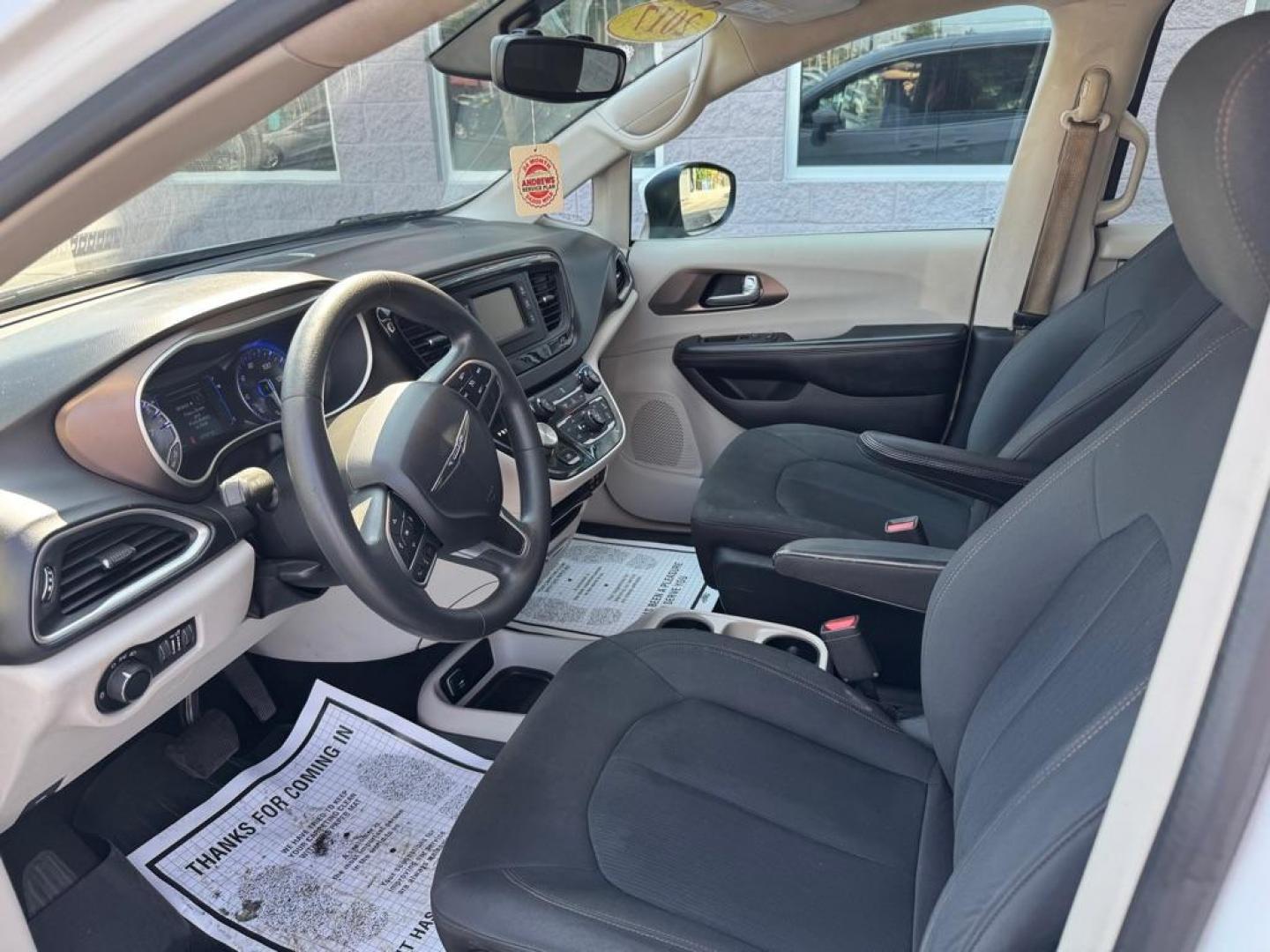 2017 WHITE CHRYSLER PACIFICA LX (2C4RC1CG1HR) with an 3.6L engine, Automatic transmission, located at 3100 Covert Avenue, Evansville, IN, 47714, (812) 473-4492, 37.955418, -87.512238 - Photo#4