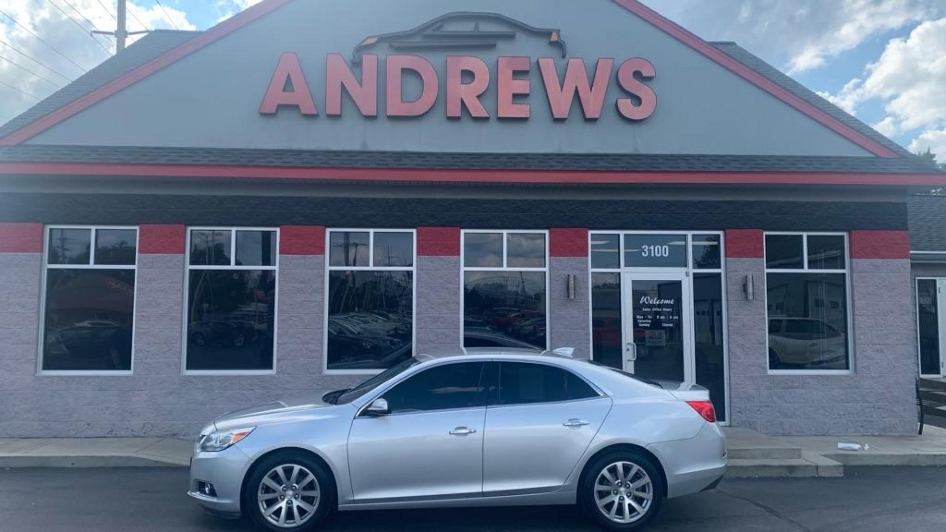 2016 SILVER CHEVROLET MALIBU LIMITED LTZ (1G11E5SA8GF) with an 2.5L engine, Automatic transmission, located at 3100 Covert Avenue, Evansville, IN, 47714, (812) 473-4492, 37.955418, -87.512238 - Photo#0