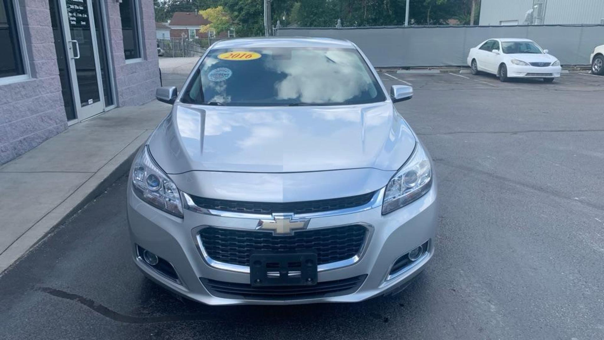 2016 SILVER CHEVROLET MALIBU LIMITED LTZ (1G11E5SA8GF) with an 2.5L engine, Automatic transmission, located at 3100 Covert Avenue, Evansville, IN, 47714, (812) 473-4492, 37.955418, -87.512238 - Photo#1