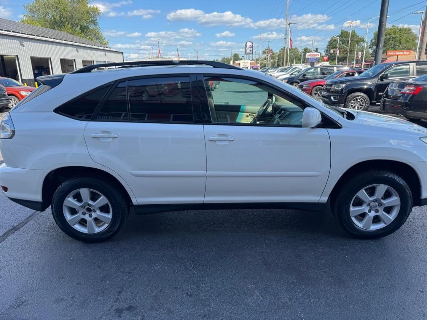 2006 WHITE LEXUS RX 330 (2T2HA31U66C) with an 3.3L engine, Automatic transmission, located at 3100 Covert Avenue, Evansville, IN, 47714, (812) 473-4492, 37.955418, -87.512238 - Photo#2