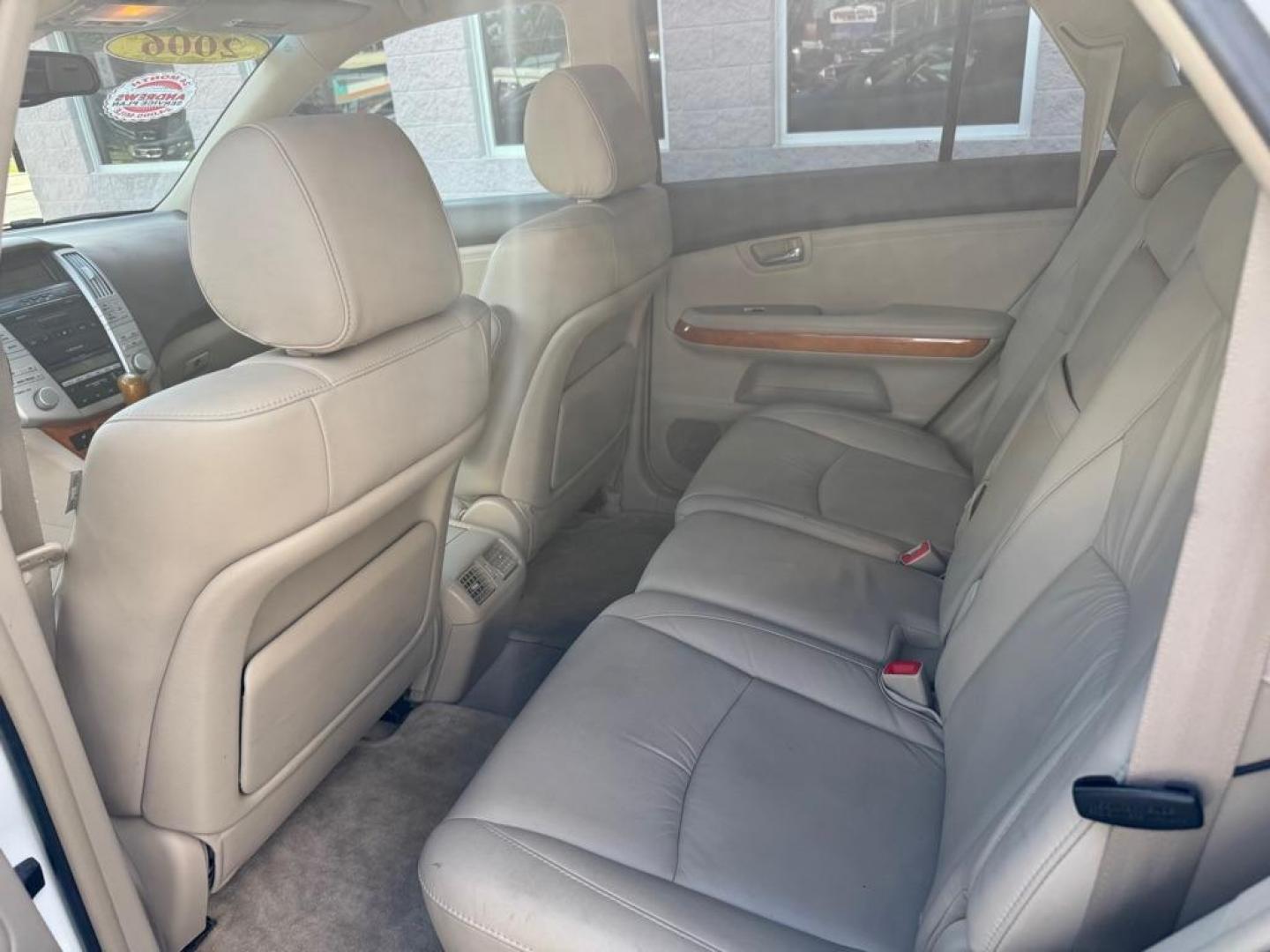 2006 WHITE LEXUS RX 330 (2T2HA31U66C) with an 3.3L engine, Automatic transmission, located at 3100 Covert Avenue, Evansville, IN, 47714, (812) 473-4492, 37.955418, -87.512238 - Photo#5