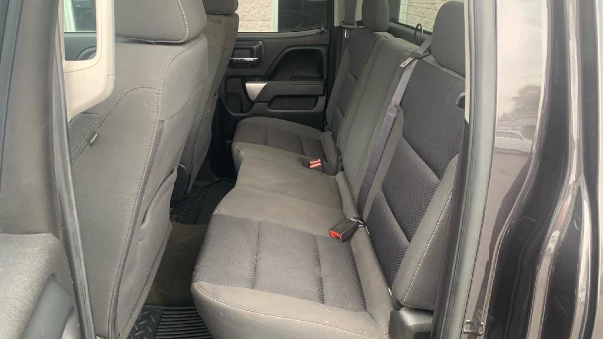 2016 GRAY CHEVROLET SILVERADO 1500 LT (1GCVKREC0GZ) with an 5.3L engine, Automatic transmission, located at 3100 Covert Avenue, Evansville, IN, 47714, (812) 473-4492, 37.955418, -87.512238 - Photo#4