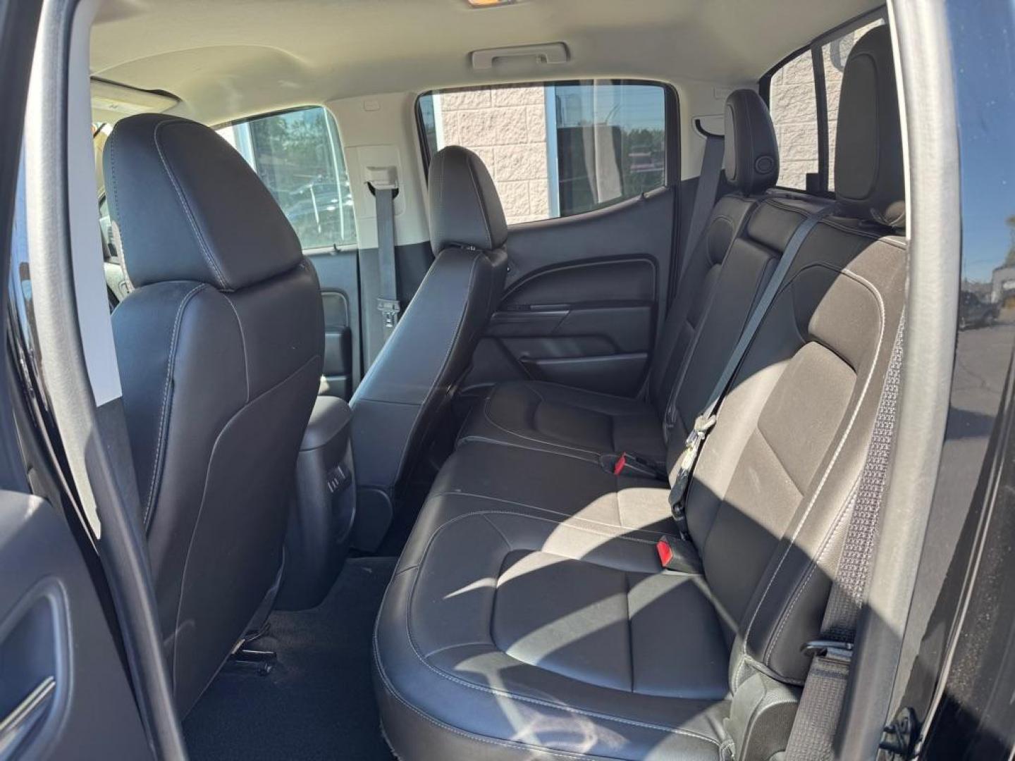 2016 BLACK CHEVROLET COLORADO LT (1GCGTCE35G1) with an 3.6L engine, Automatic transmission, located at 3100 Covert Avenue, Evansville, IN, 47714, (812) 473-4492, 37.955418, -87.512238 - Photo#5