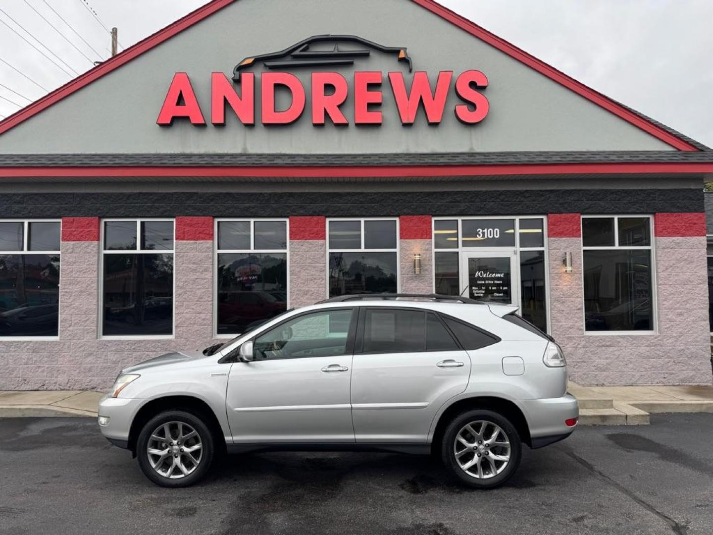 2009 SILVER LEXUS RX350 (2T2HK31U59C) with an 3.5L engine, Automatic transmission, located at 3100 Covert Avenue, Evansville, IN, 47714, (812) 473-4492, 37.955418, -87.512238 - Photo#0