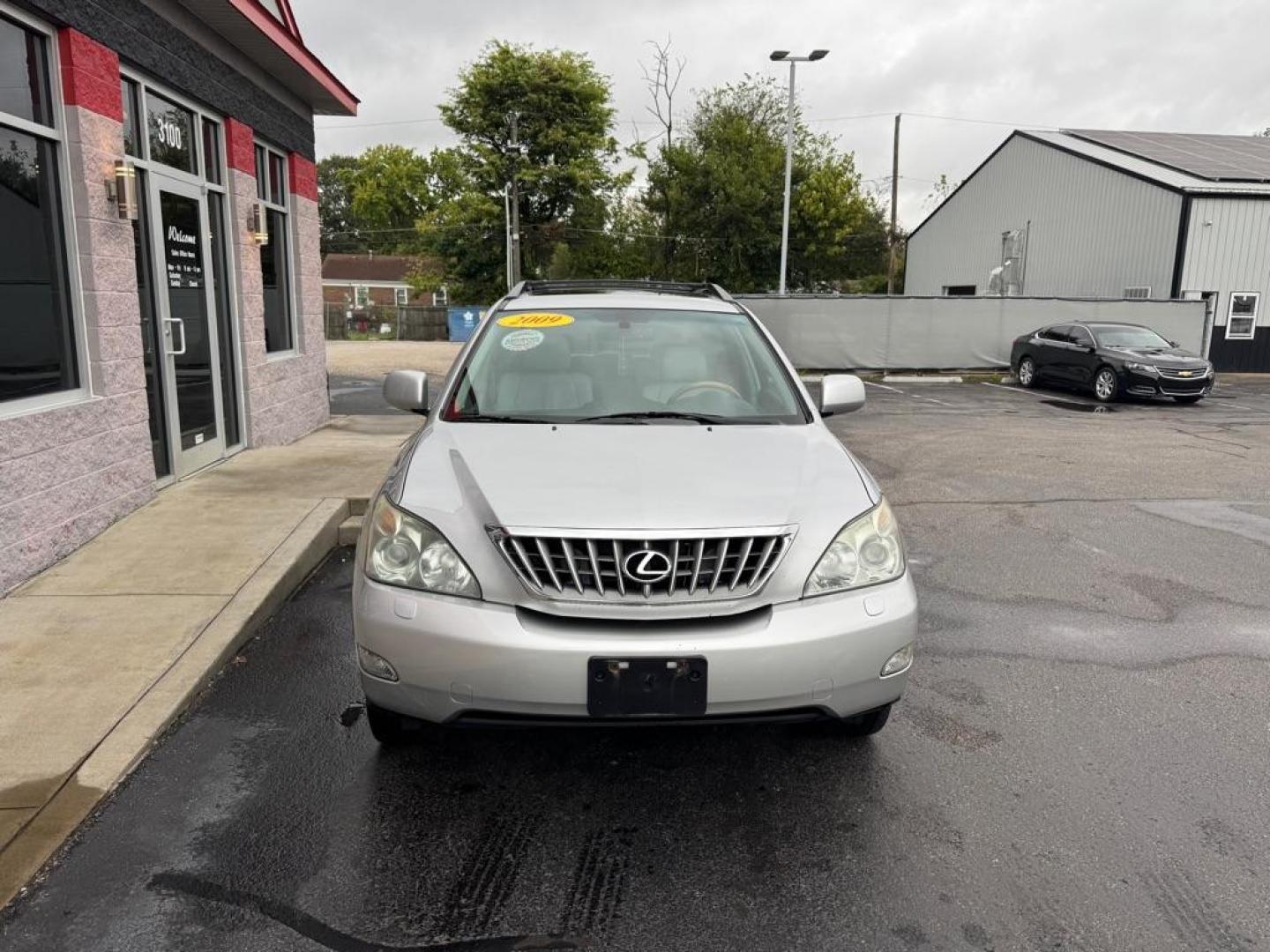 2009 SILVER LEXUS RX350 (2T2HK31U59C) with an 3.5L engine, Automatic transmission, located at 3100 Covert Avenue, Evansville, IN, 47714, (812) 473-4492, 37.955418, -87.512238 - Photo#1