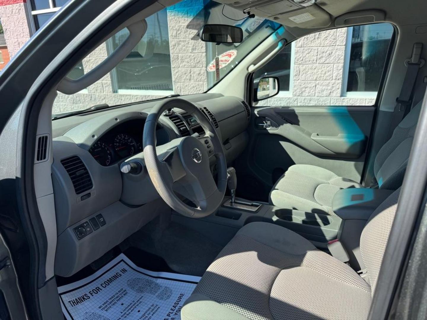 2005 GRAY NISSAN FRONTIER CREW CAB LE (1N6AD07W85C) with an 4.0L engine, Automatic transmission, located at 3100 Covert Avenue, Evansville, IN, 47714, (812) 473-4492, 37.955418, -87.512238 - Photo#4