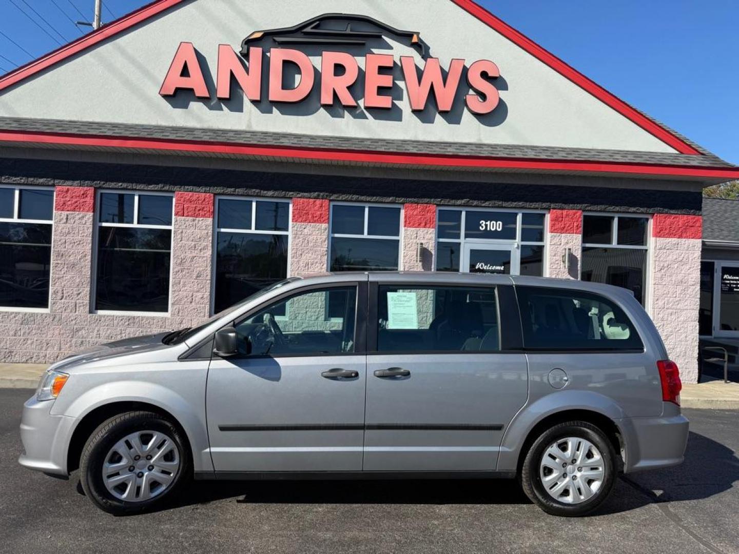 2015 SILVER DODGE GRAND CARAVAN SE (2C4RDGBG6FR) with an 3.6L engine, Automatic transmission, located at 3100 Covert Avenue, Evansville, IN, 47714, (812) 473-4492, 37.955418, -87.512238 - Photo#0