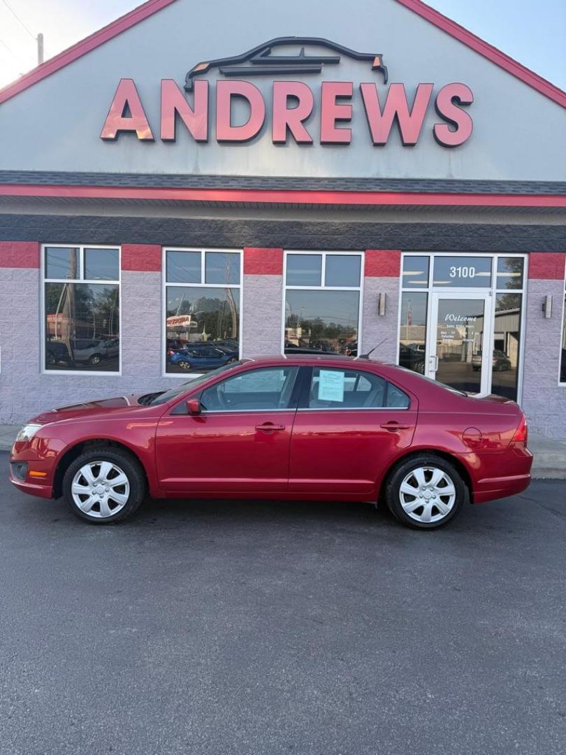 2011 RED FORD FUSION SE (3FAHP0HA3BR) with an 2.5L engine, Automatic transmission, located at 3100 Covert Avenue, Evansville, IN, 47714, (812) 473-4492, 37.955418, -87.512238 - Photo#0