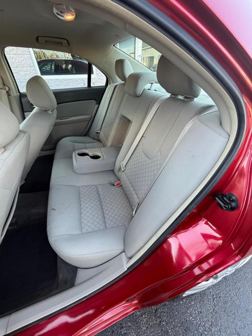 2011 RED FORD FUSION SE (3FAHP0HA3BR) with an 2.5L engine, Automatic transmission, located at 3100 Covert Avenue, Evansville, IN, 47714, (812) 473-4492, 37.955418, -87.512238 - Photo#6