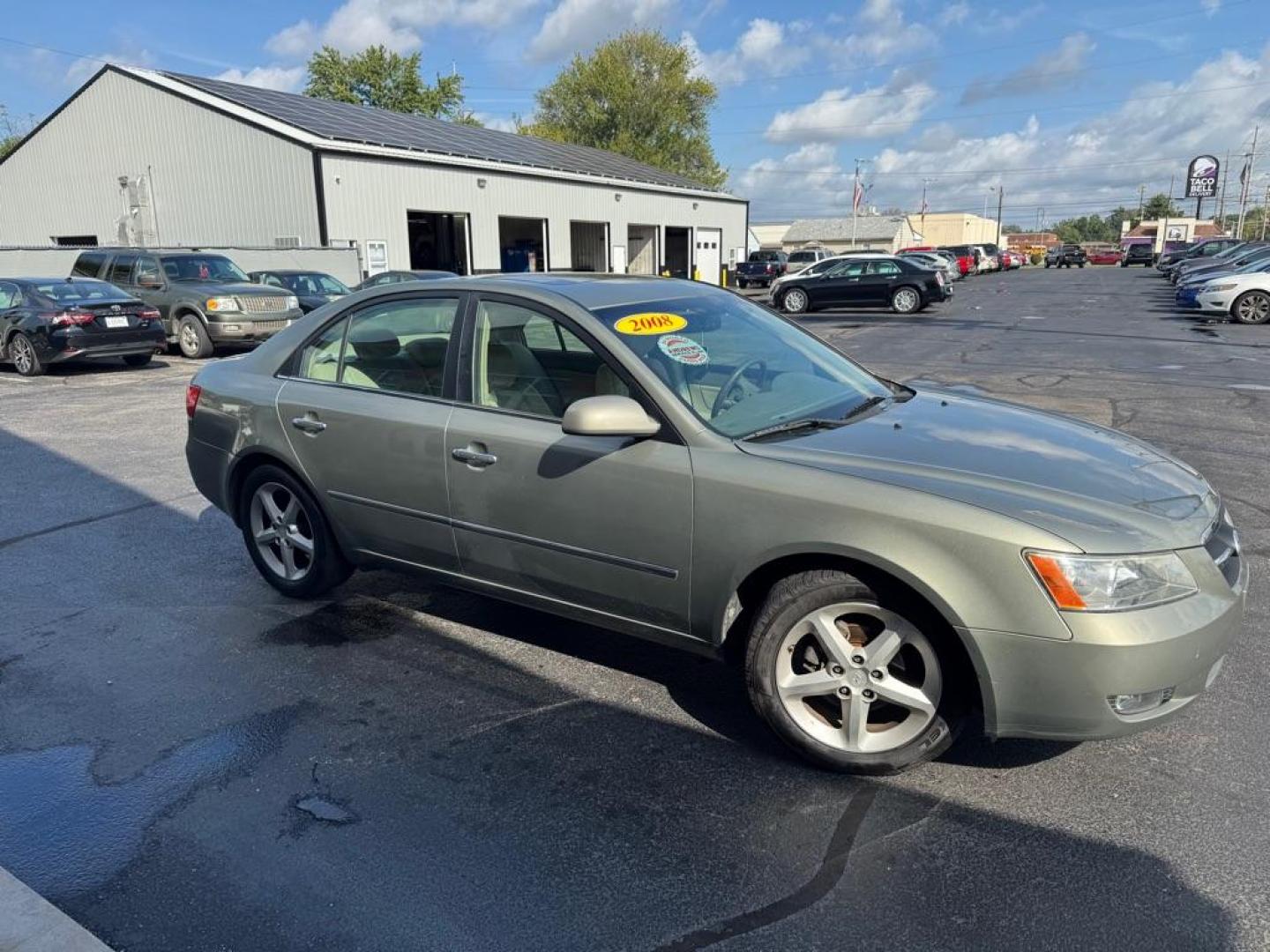 2008 GREEN HYUNDAI SONATA SE (5NPEU46C98H) with an 2.4L engine, Automatic transmission, located at 3100 Covert Avenue, Evansville, IN, 47714, (812) 473-4492, 37.955418, -87.512238 - Photo#2