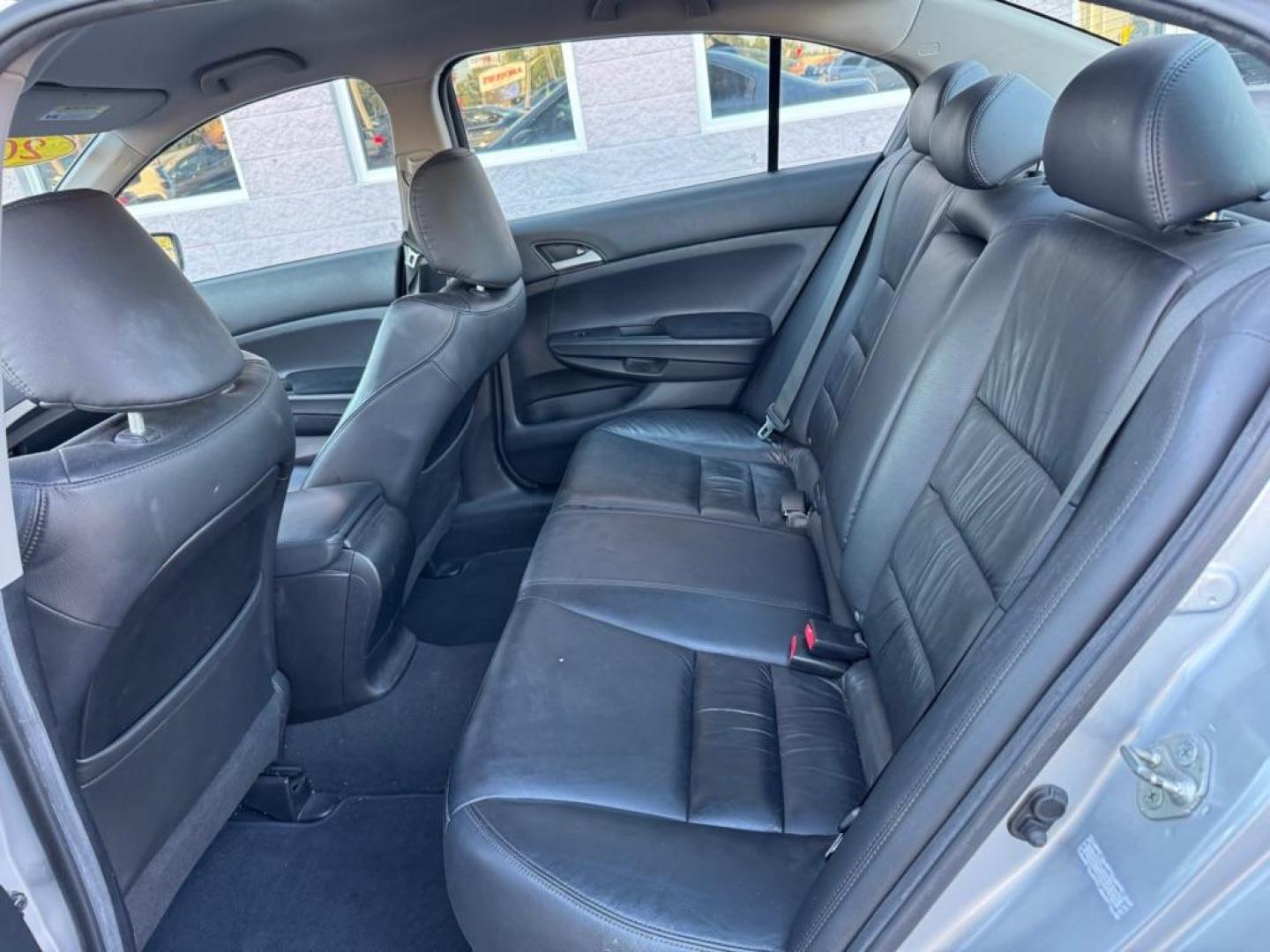 2012 SILVER HONDA ACCORD SE (1HGCP2F61CA) with an 2.4L engine, Automatic transmission, located at 3100 Covert Avenue, Evansville, IN, 47714, (812) 473-4492, 37.955418, -87.512238 - Photo#5