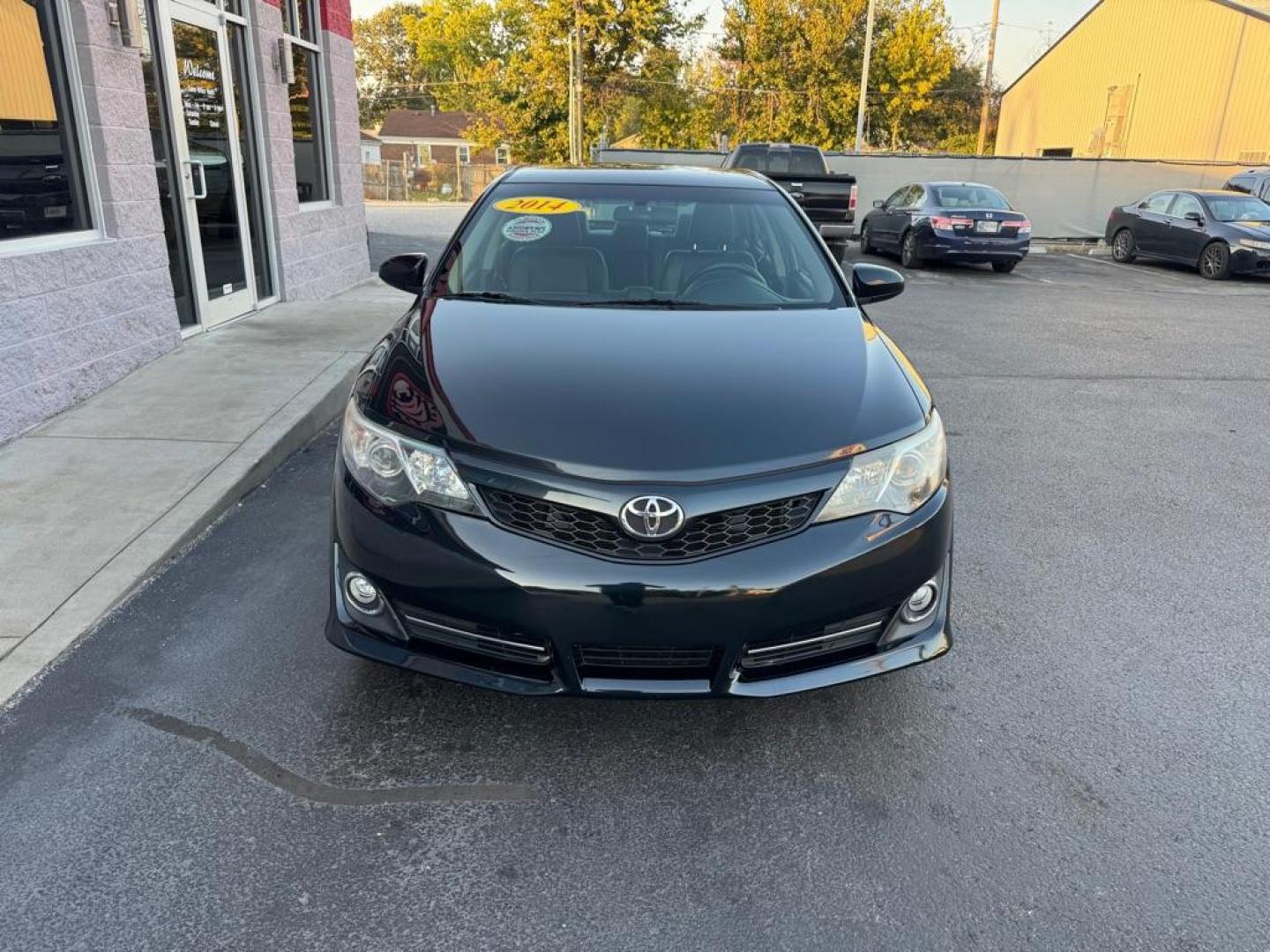 2014 BLACK TOYOTA CAMRY L (4T1BF1FKXEU) with an 2.5L engine, Automatic transmission, located at 3100 Covert Avenue, Evansville, IN, 47714, (812) 473-4492, 37.955418, -87.512238 - Photo#1