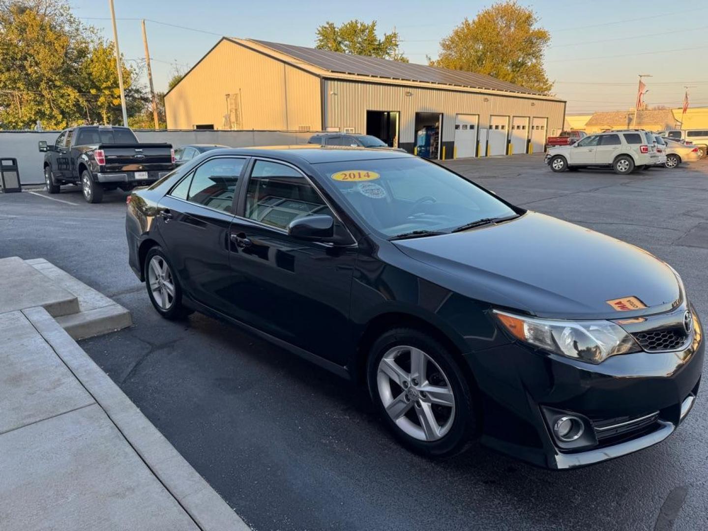 2014 BLACK TOYOTA CAMRY L (4T1BF1FKXEU) with an 2.5L engine, Automatic transmission, located at 3100 Covert Avenue, Evansville, IN, 47714, (812) 473-4492, 37.955418, -87.512238 - Photo#2