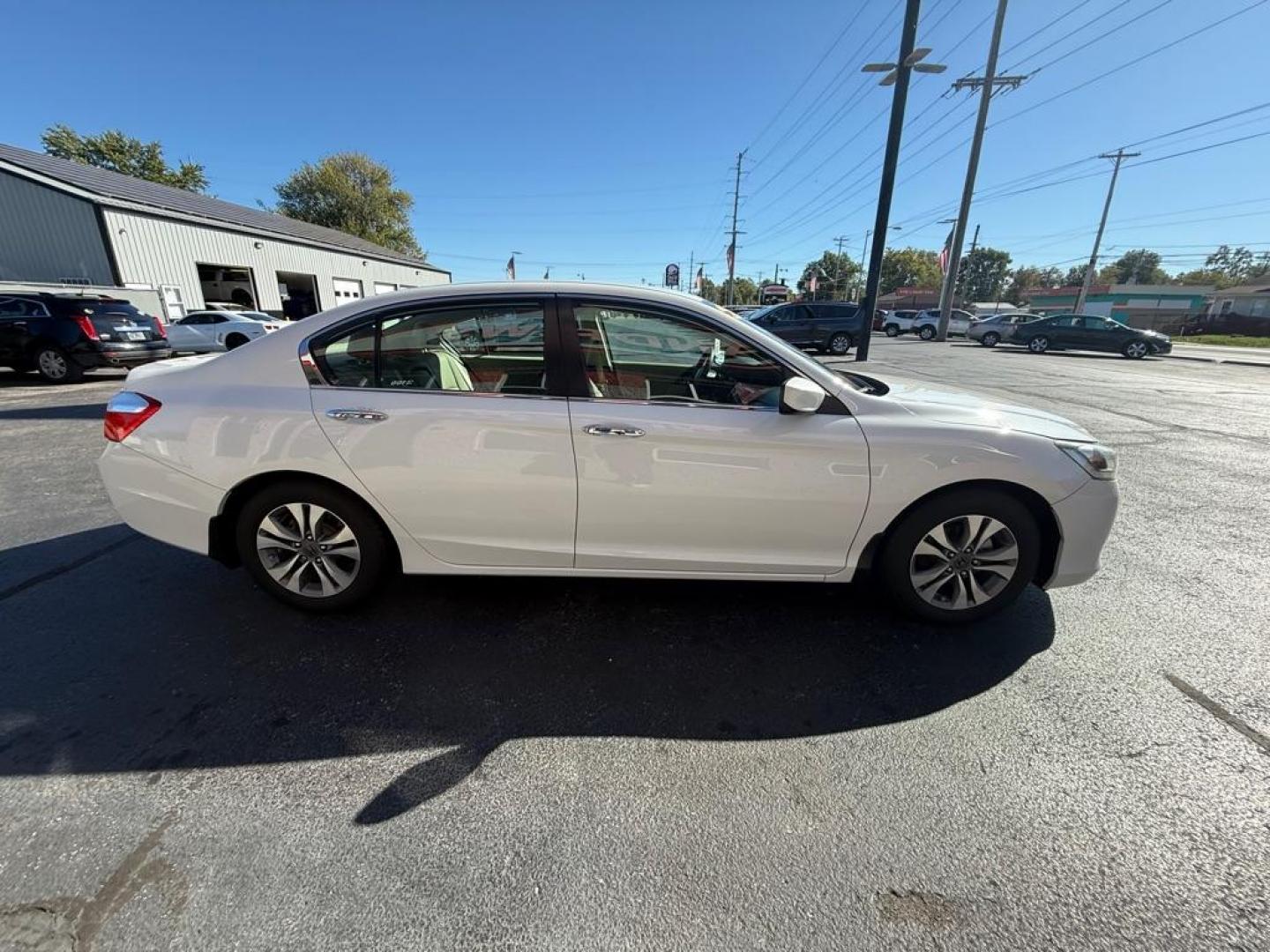 2014 WHITE HONDA ACCORD LX (1HGCR2F3XEA) with an 2.4L engine, Continuously Variable transmission, located at 3100 Covert Avenue, Evansville, IN, 47714, (812) 473-4492, 37.955418, -87.512238 - Photo#3