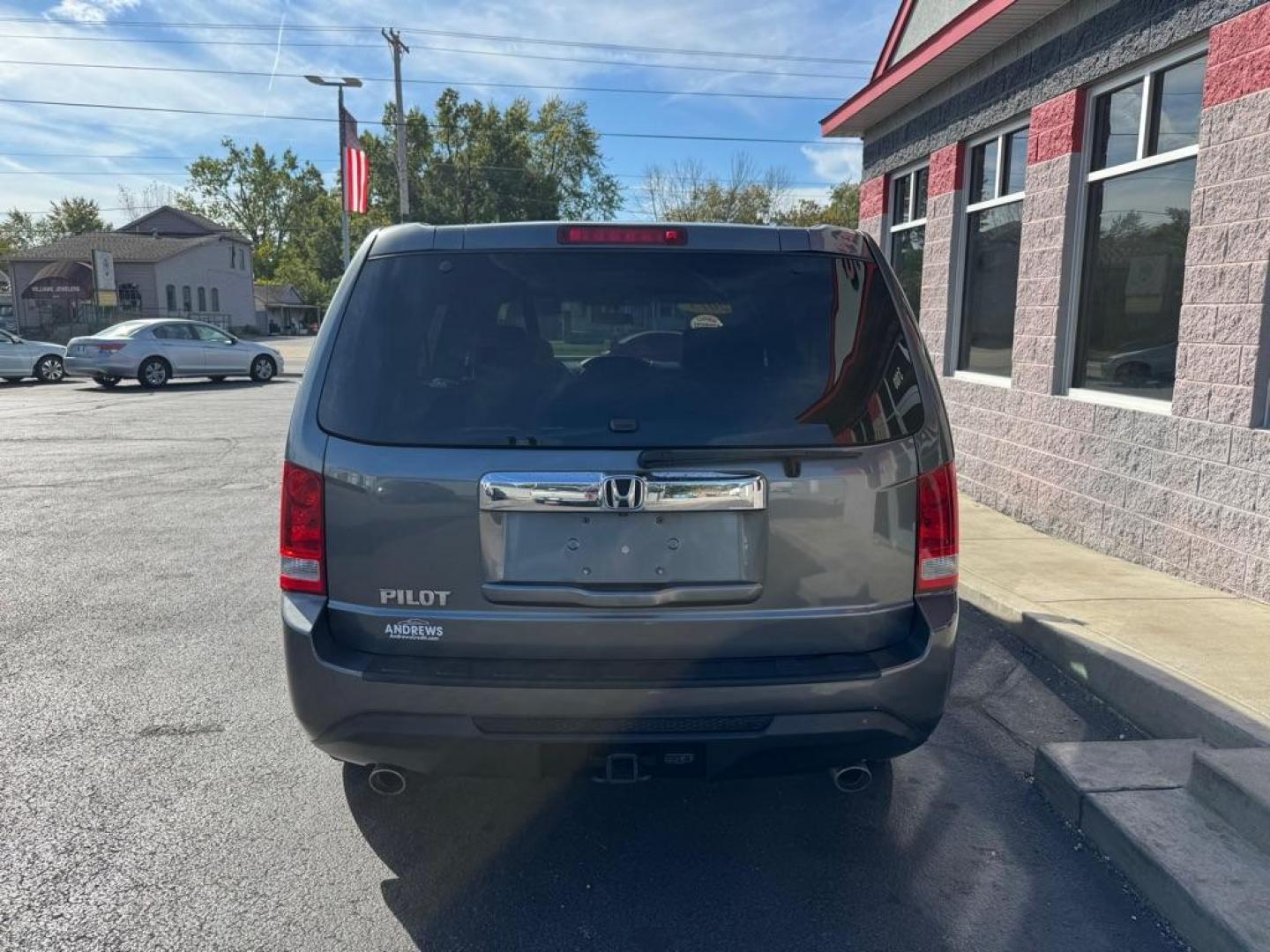 2013 GRAY HONDA PILOT EX (5FNYF3H41DB) with an 3.5L engine, Automatic transmission, located at 3100 Covert Avenue, Evansville, IN, 47714, (812) 473-4492, 37.955418, -87.512238 - Photo#3