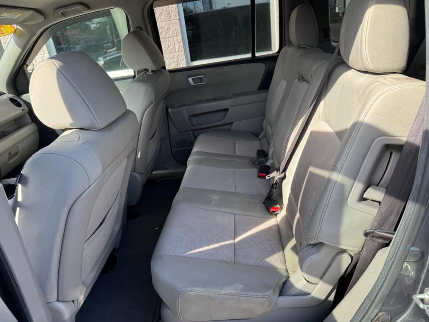 2013 GRAY HONDA PILOT EX (5FNYF3H41DB) with an 3.5L engine, Automatic transmission, located at 3100 Covert Avenue, Evansville, IN, 47714, (812) 473-4492, 37.955418, -87.512238 - Photo#5