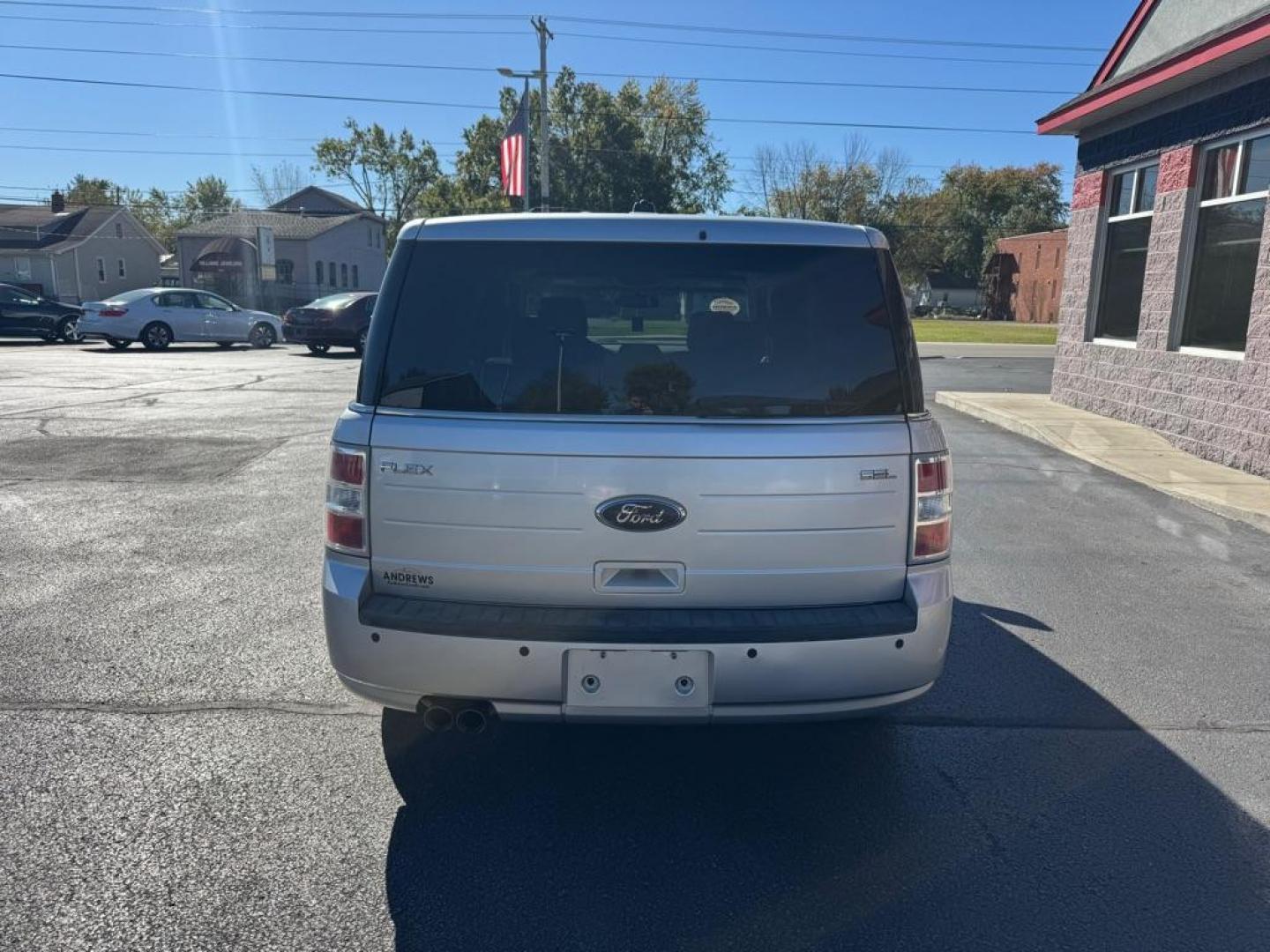 2010 SILVER FORD FLEX SEL (2FMGK5CC0AB) with an 3.5L engine, Automatic transmission, located at 3100 Covert Avenue, Evansville, IN, 47714, (812) 473-4492, 37.955418, -87.512238 - Photo#3