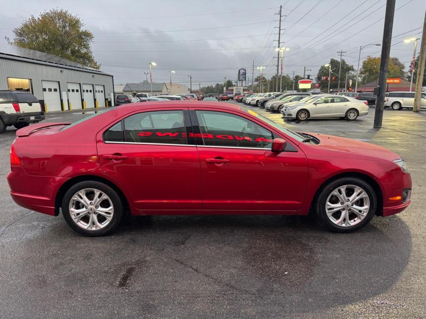 2012 RED FORD FUSION SE (3FAHP0HAXCR) with an 2.5L engine, Automatic transmission, located at 3100 Covert Avenue, Evansville, IN, 47714, (812) 473-4492, 37.955418, -87.512238 - Photo#2