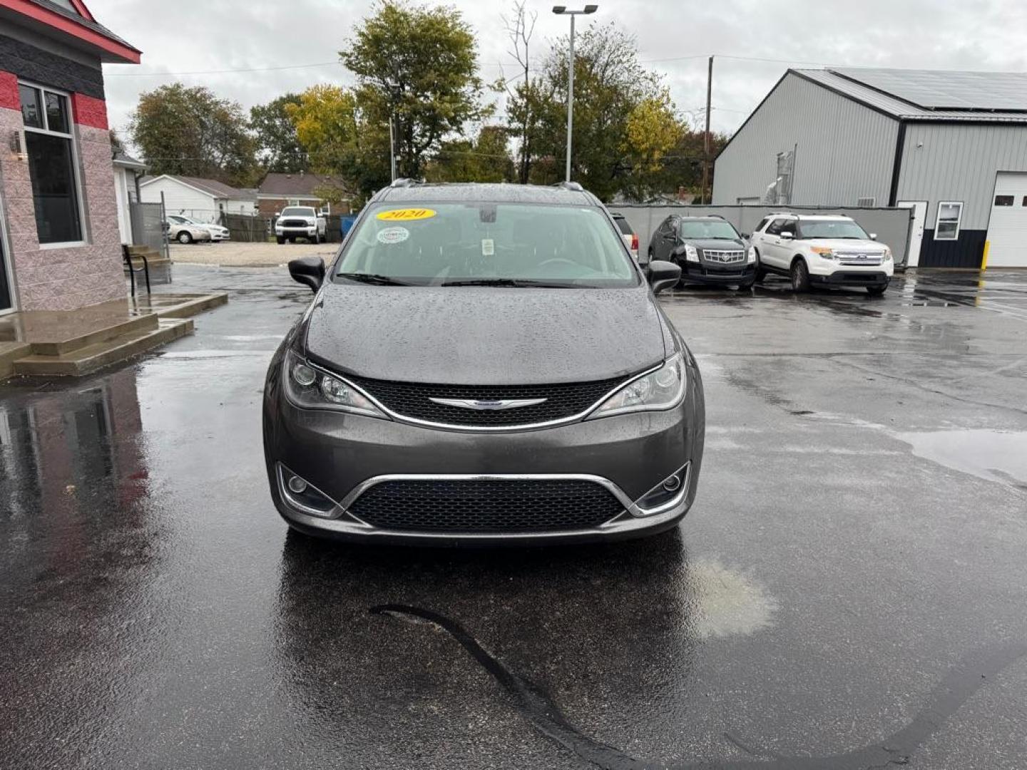 2020 GRAY CHRYSLER PACIFICA TOURING L (2C4RC1BG0LR) with an 3.6L engine, Automatic transmission, located at 3100 Covert Avenue, Evansville, IN, 47714, (812) 473-4492, 37.955418, -87.512238 - Photo#1