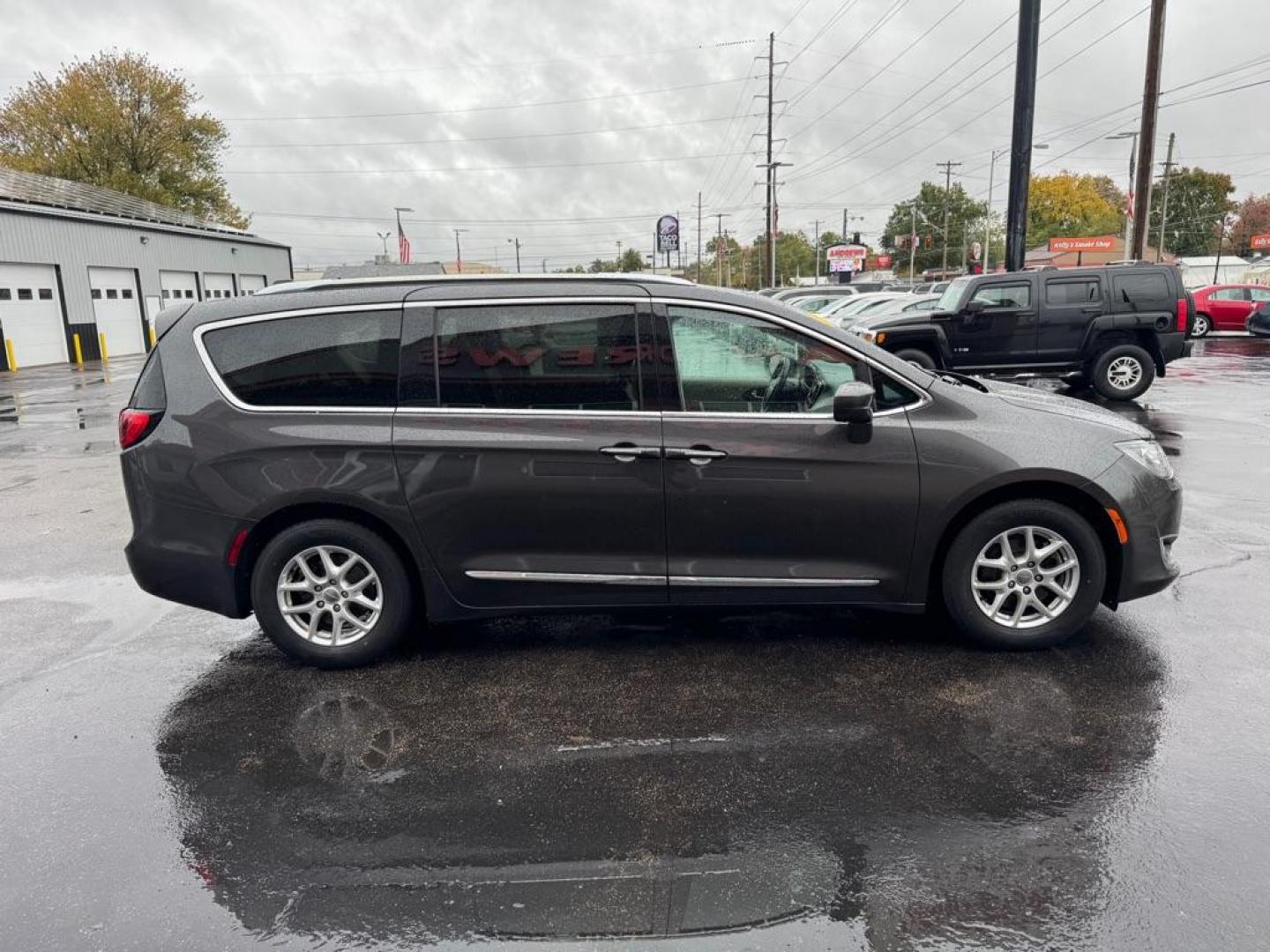 2020 GRAY CHRYSLER PACIFICA TOURING L (2C4RC1BG0LR) with an 3.6L engine, Automatic transmission, located at 3100 Covert Avenue, Evansville, IN, 47714, (812) 473-4492, 37.955418, -87.512238 - Photo#2