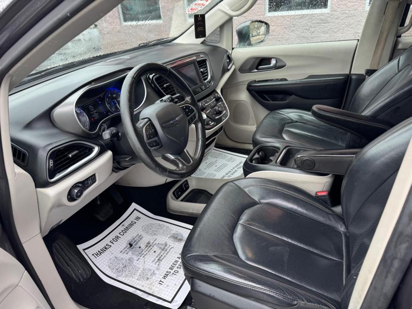 2020 GRAY CHRYSLER PACIFICA TOURING L (2C4RC1BG0LR) with an 3.6L engine, Automatic transmission, located at 3100 Covert Avenue, Evansville, IN, 47714, (812) 473-4492, 37.955418, -87.512238 - Photo#4