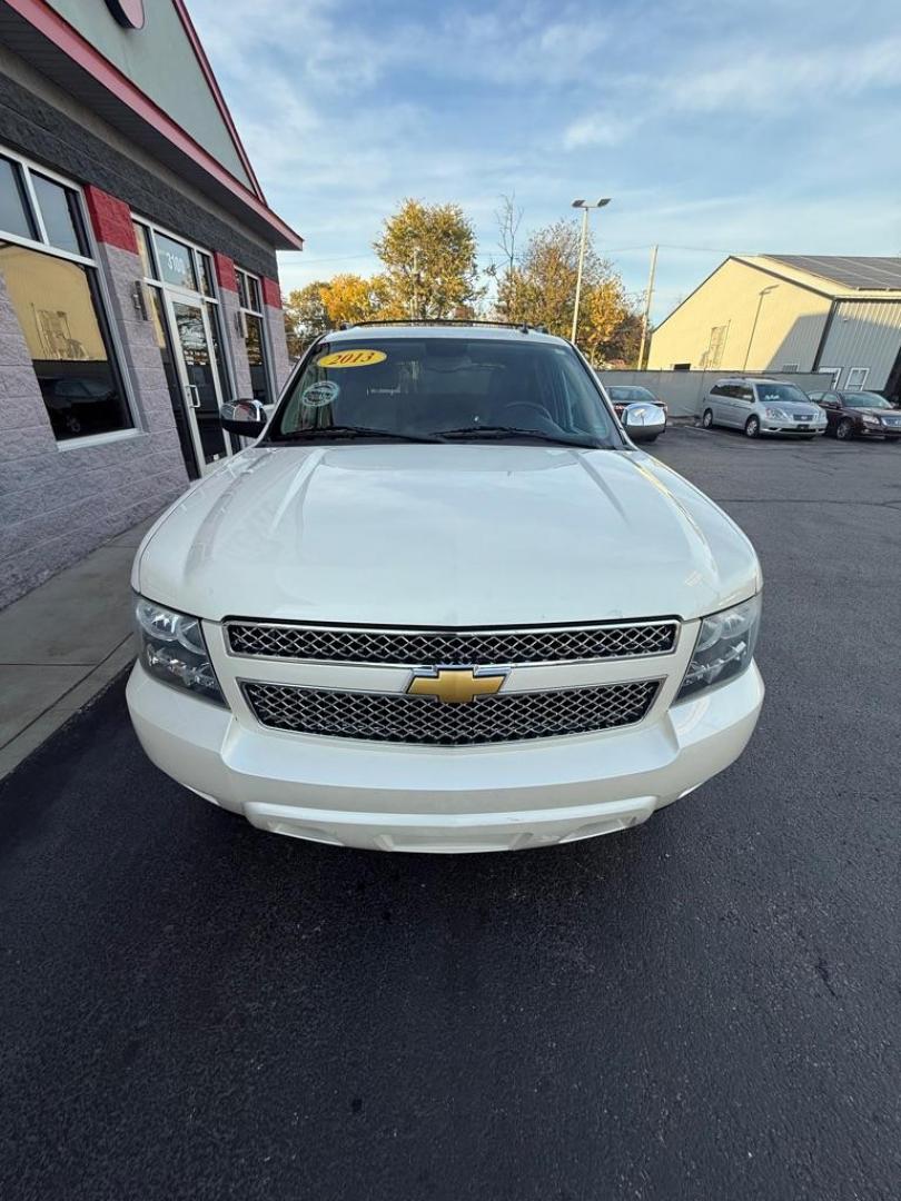 2013 WHITE CHEVROLET AVALANCHE LTZ (3GNTKGE7XDG) with an 5.3L engine, Automatic transmission, located at 3100 Covert Avenue, Evansville, IN, 47714, (812) 473-4492, 37.955418, -87.512238 - Photo#1