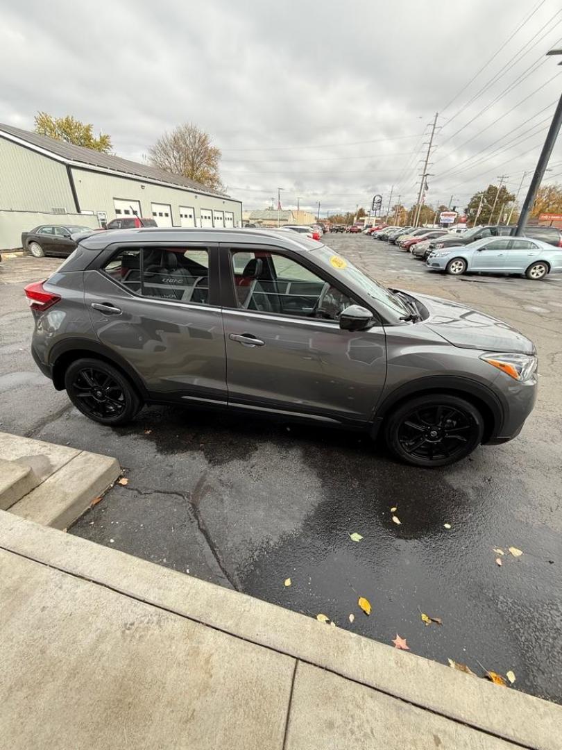 2020 GRAY NISSAN KICKS SR (3N1CP5DVXLL) with an 1.6L engine, Continuously Variable transmission, located at 3100 Covert Avenue, Evansville, IN, 47714, (812) 473-4492, 37.955418, -87.512238 - Local, 1 owner vehicle - Photo#2