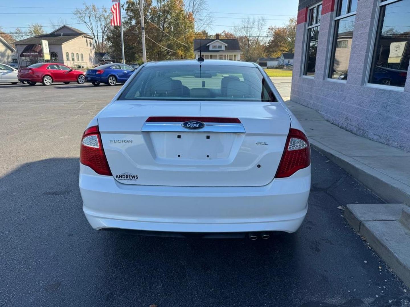 2012 WHITE FORD FUSION SEL (3FAHP0JA1CR) with an 2.5L engine, Automatic transmission, located at 3100 Covert Avenue, Evansville, IN, 47714, (812) 473-4492, 37.955418, -87.512238 - Photo#3